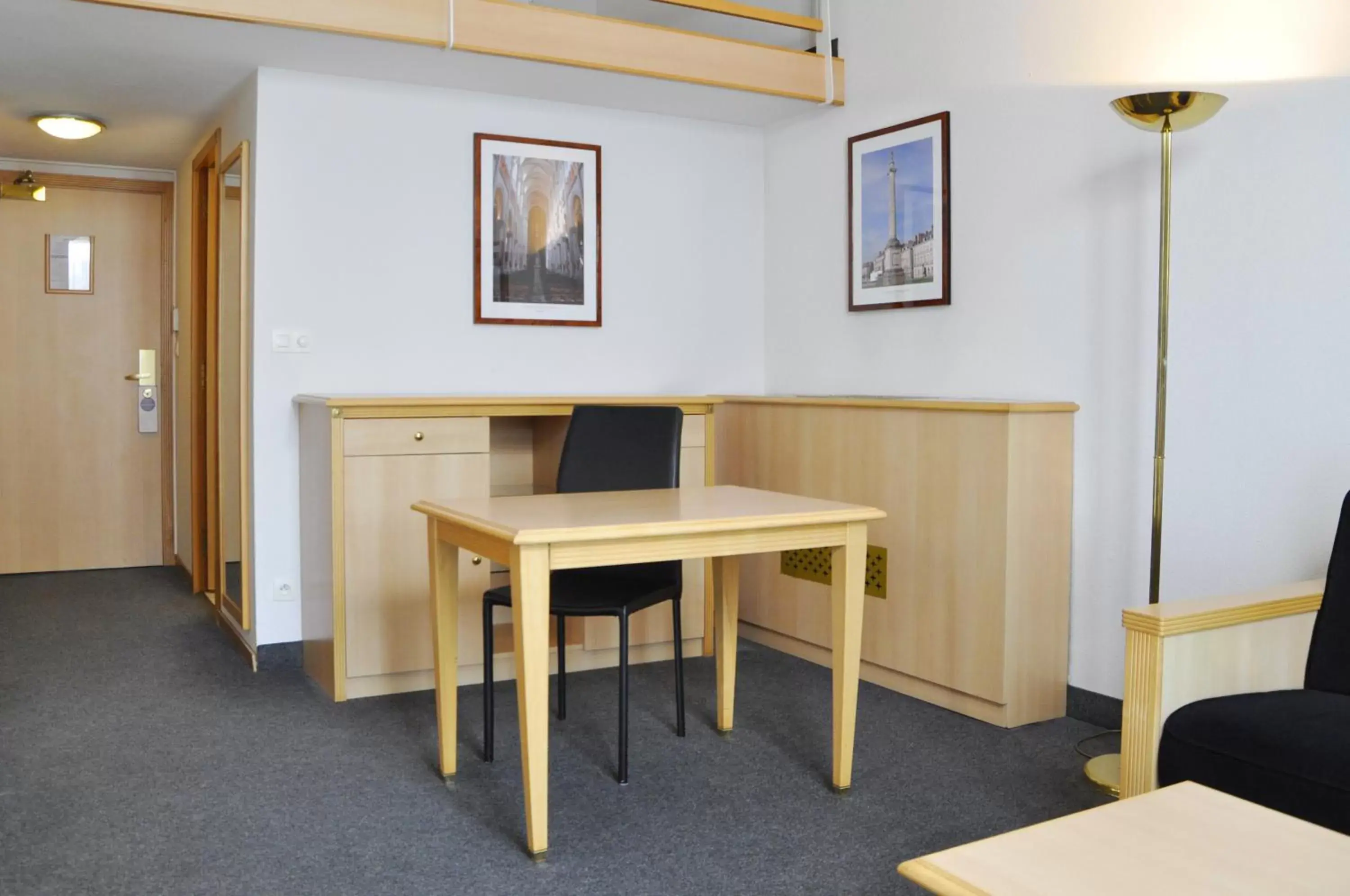 Seating area, Dining Area in Westotel Nantes Atlantique