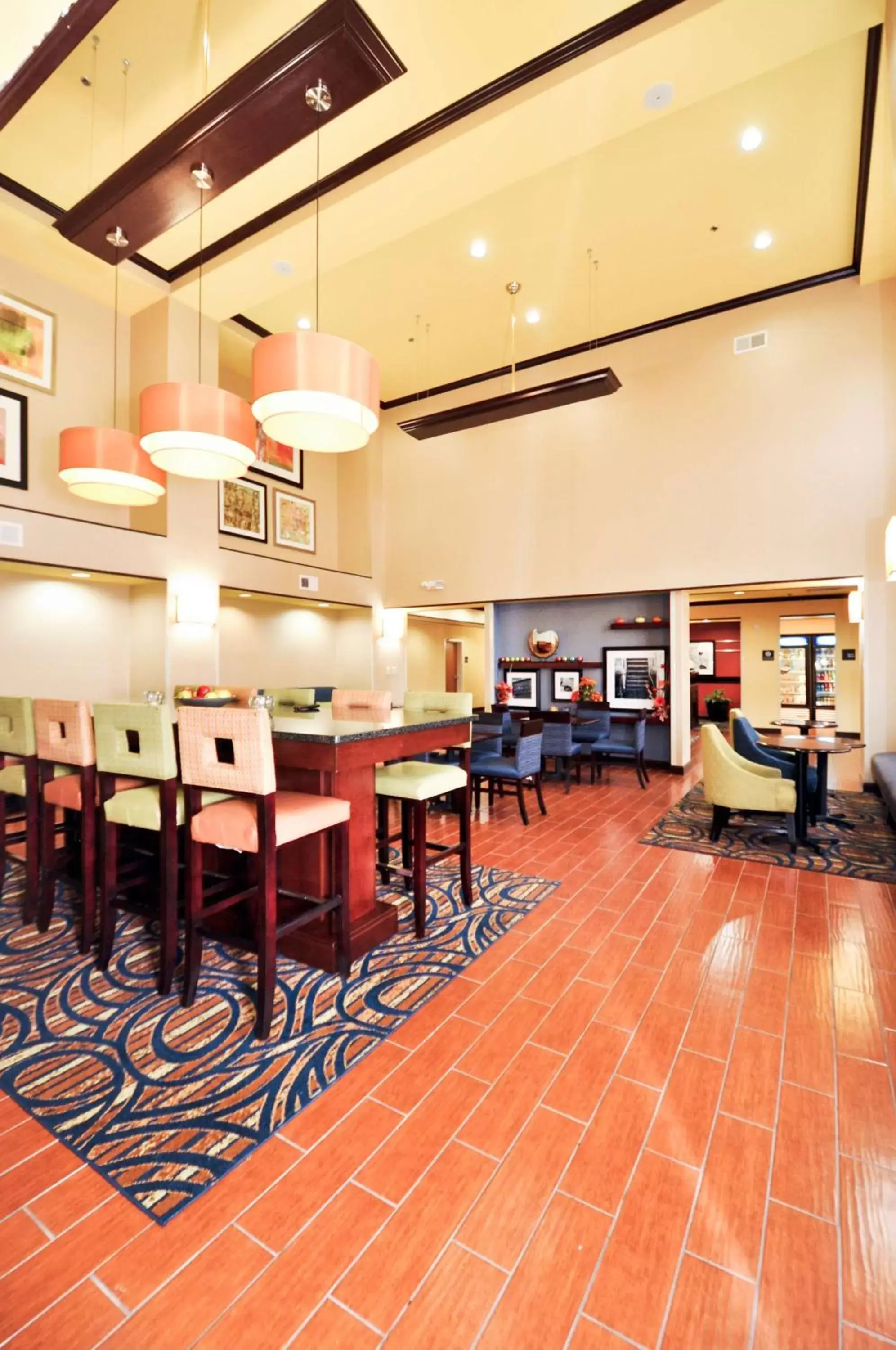 Dining area, Restaurant/Places to Eat in Hampton Inn & Suites Louisville East