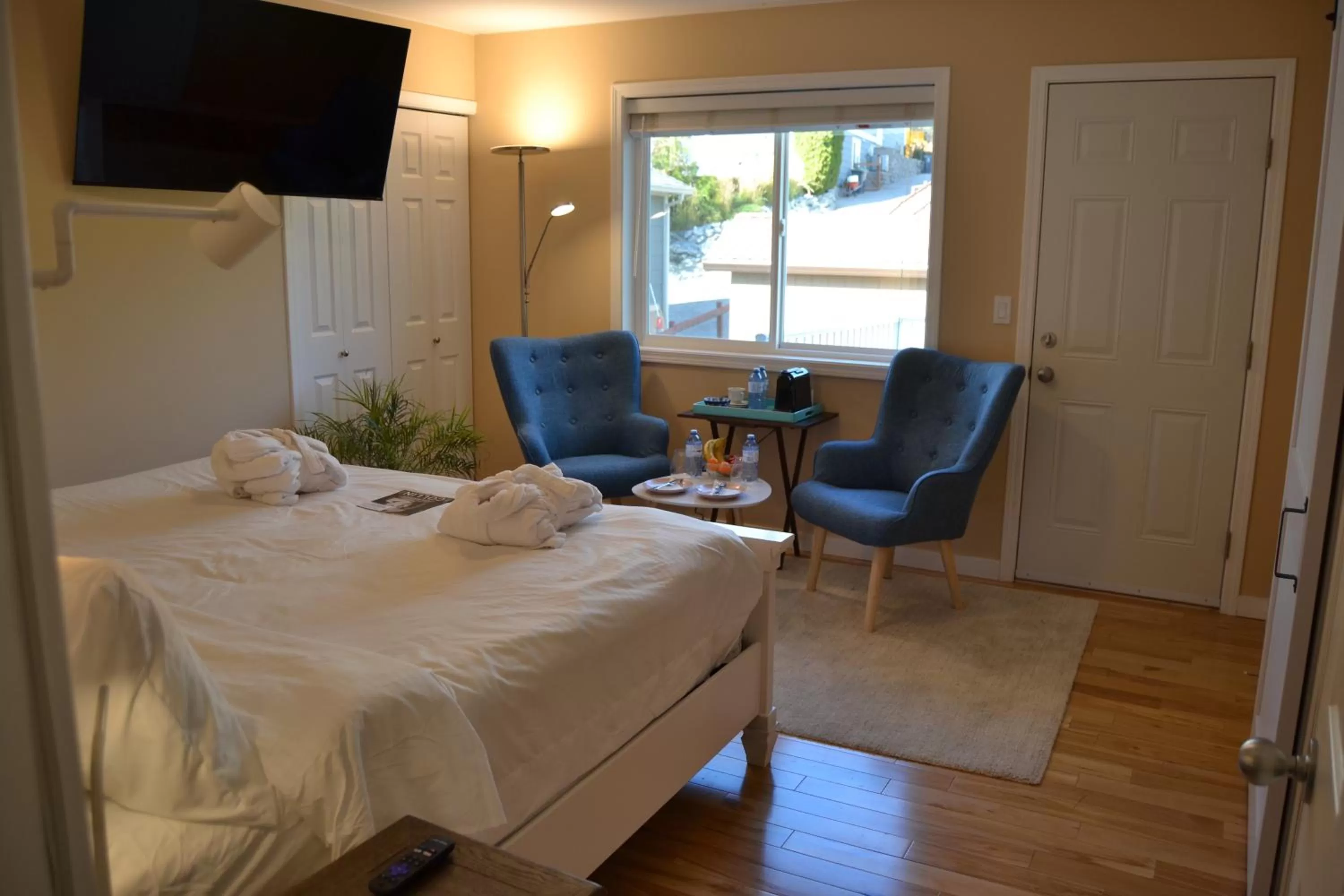 Bed in Salish B&B and Spa