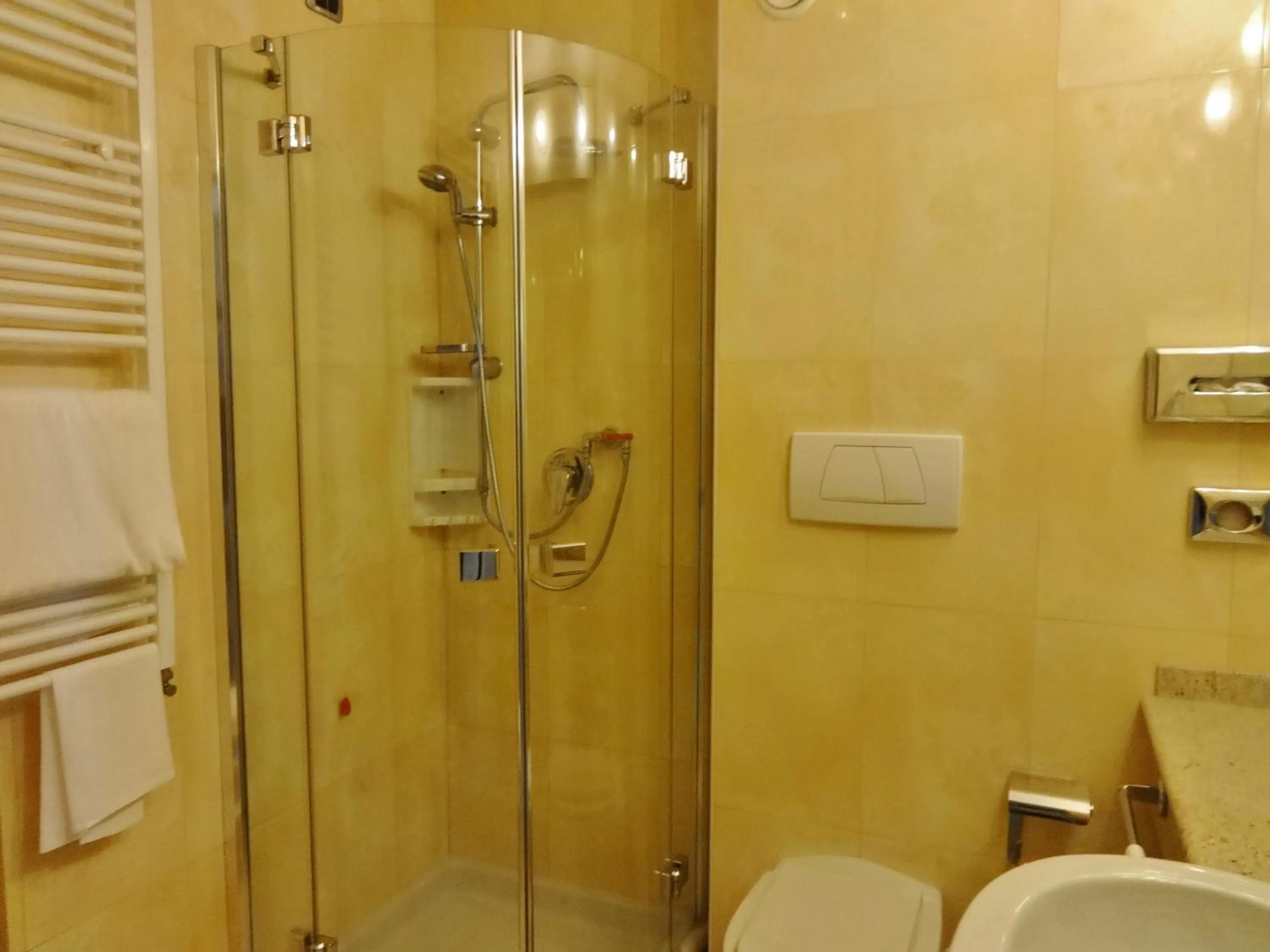 Bathroom in Hotel Tiffany Milano