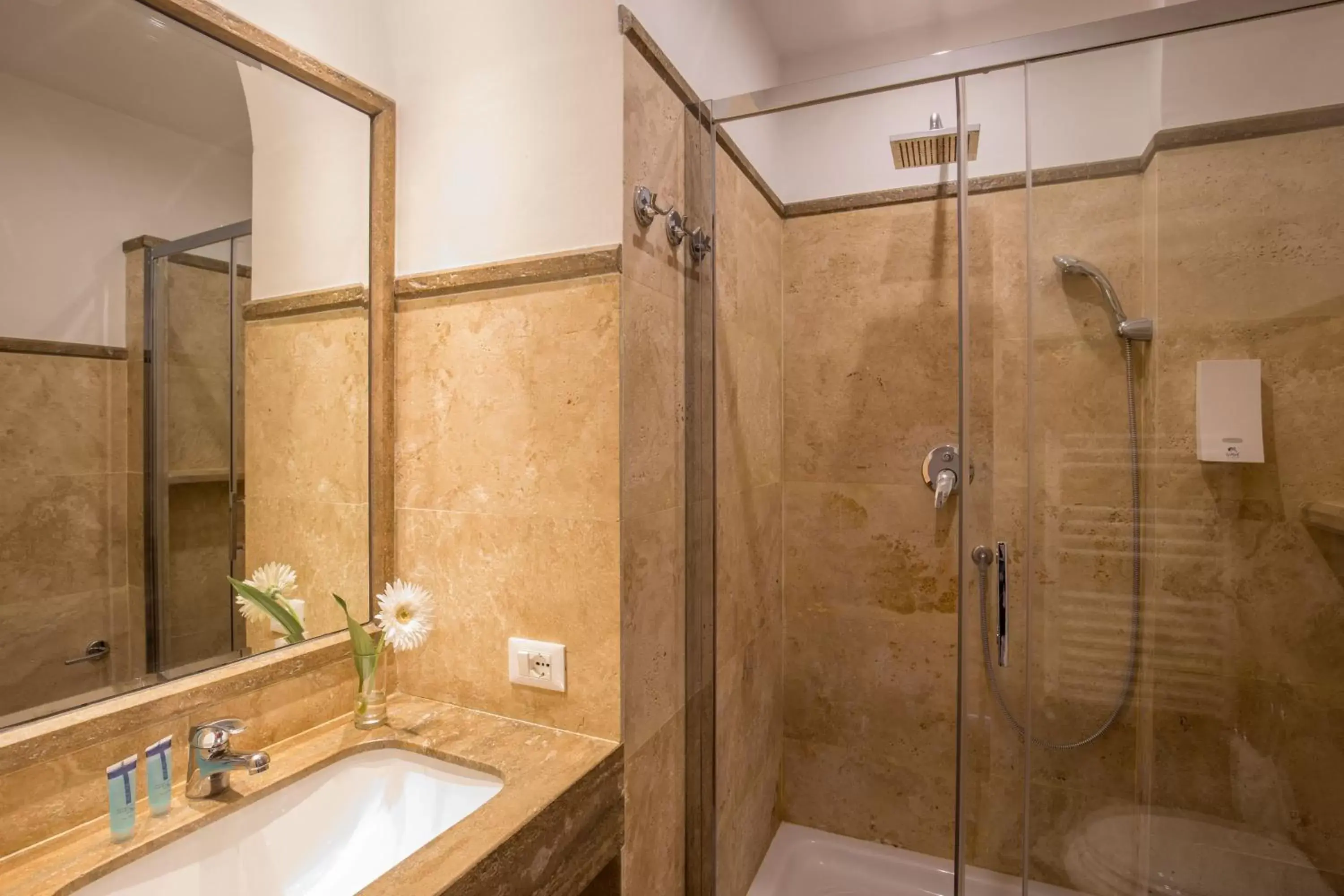 Shower, Bathroom in Aenea Superior Inn