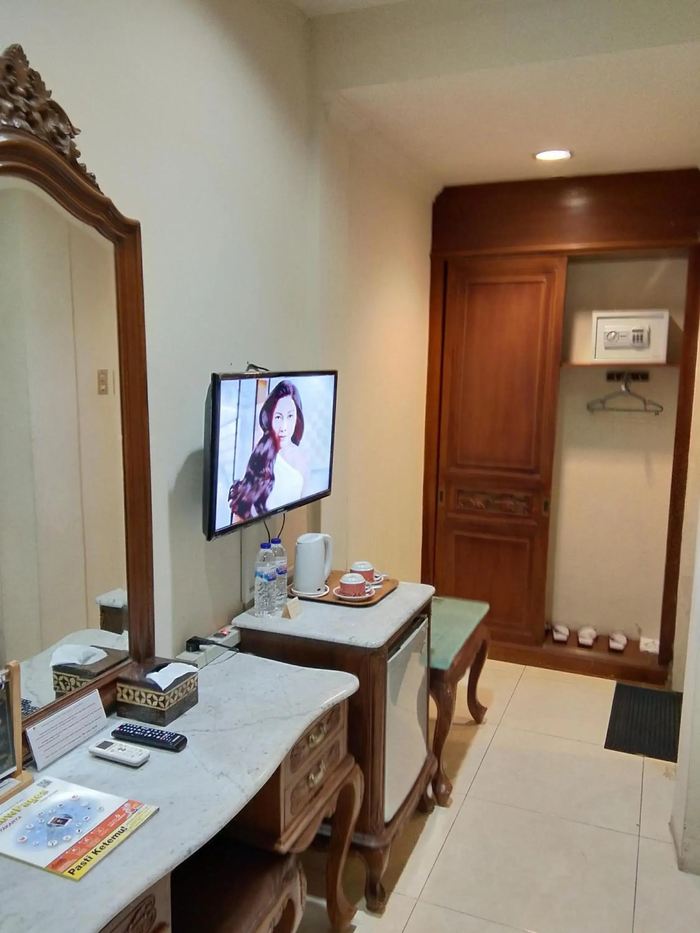 TV/Entertainment Center in Hotel Indah Palace Yogyakarta