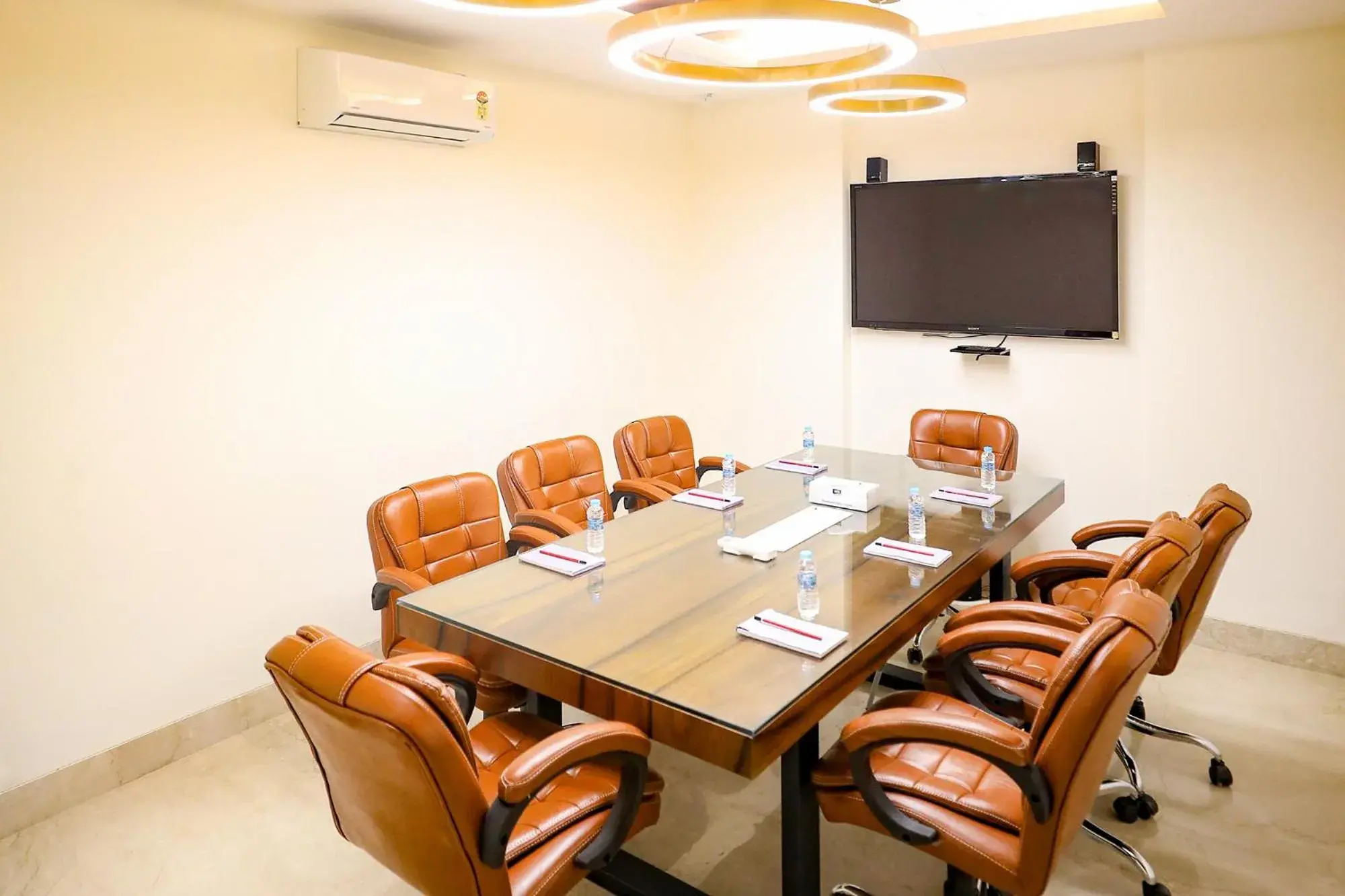 Meeting/conference room in FabHotel La Paz Stay B&B