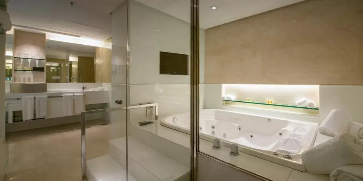Bathroom in Hotel Gran Marquise