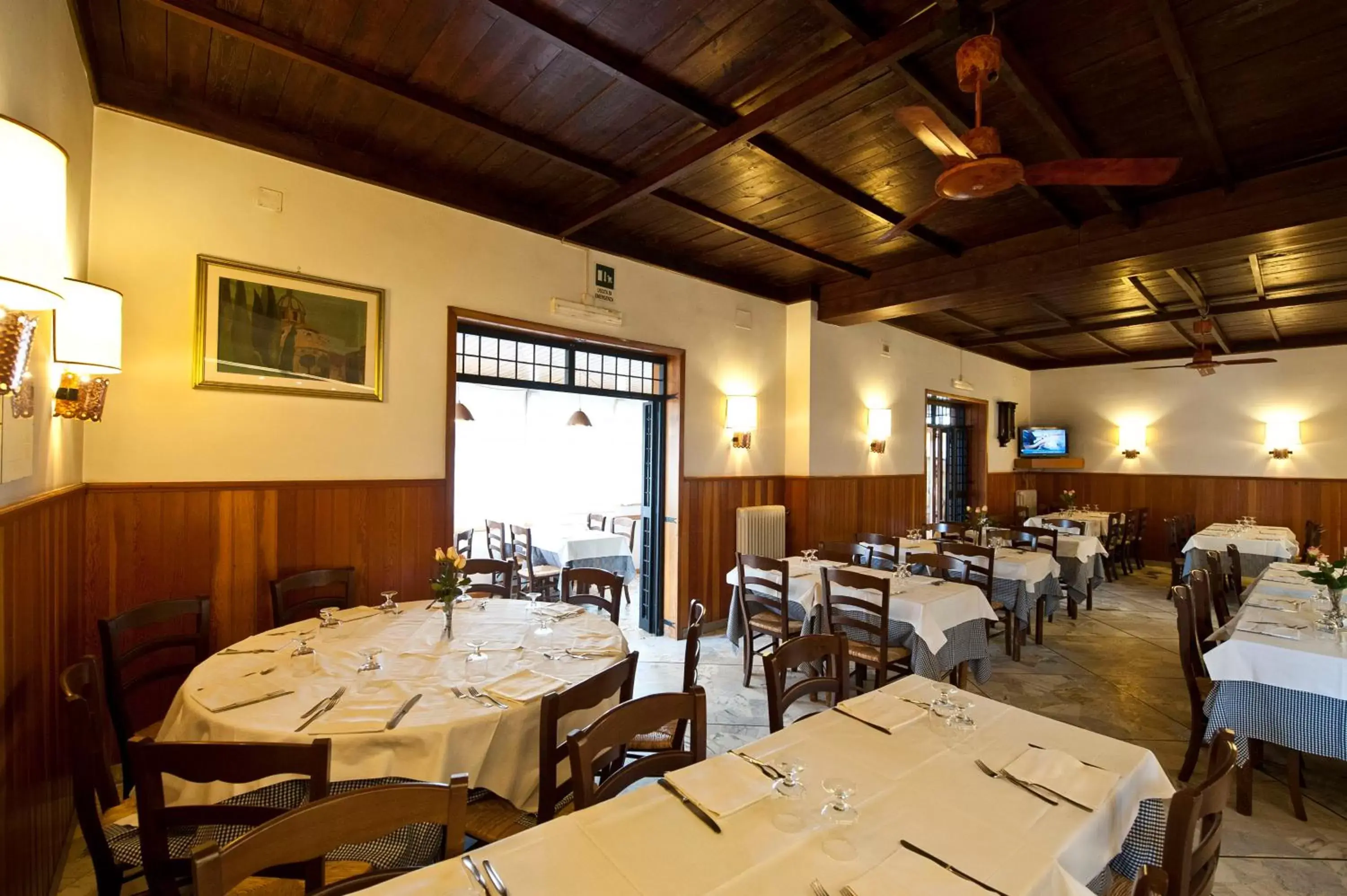 Restaurant/Places to Eat in Hotel 4 Pini