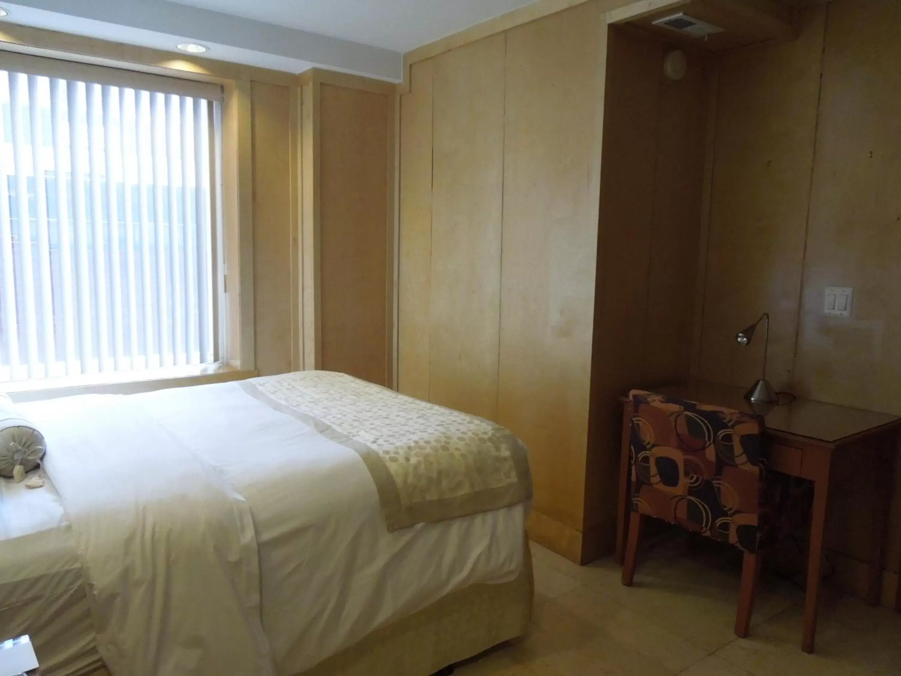 Bed in The Eldon Luxury Suites Bed in The Eldon Luxury Suites