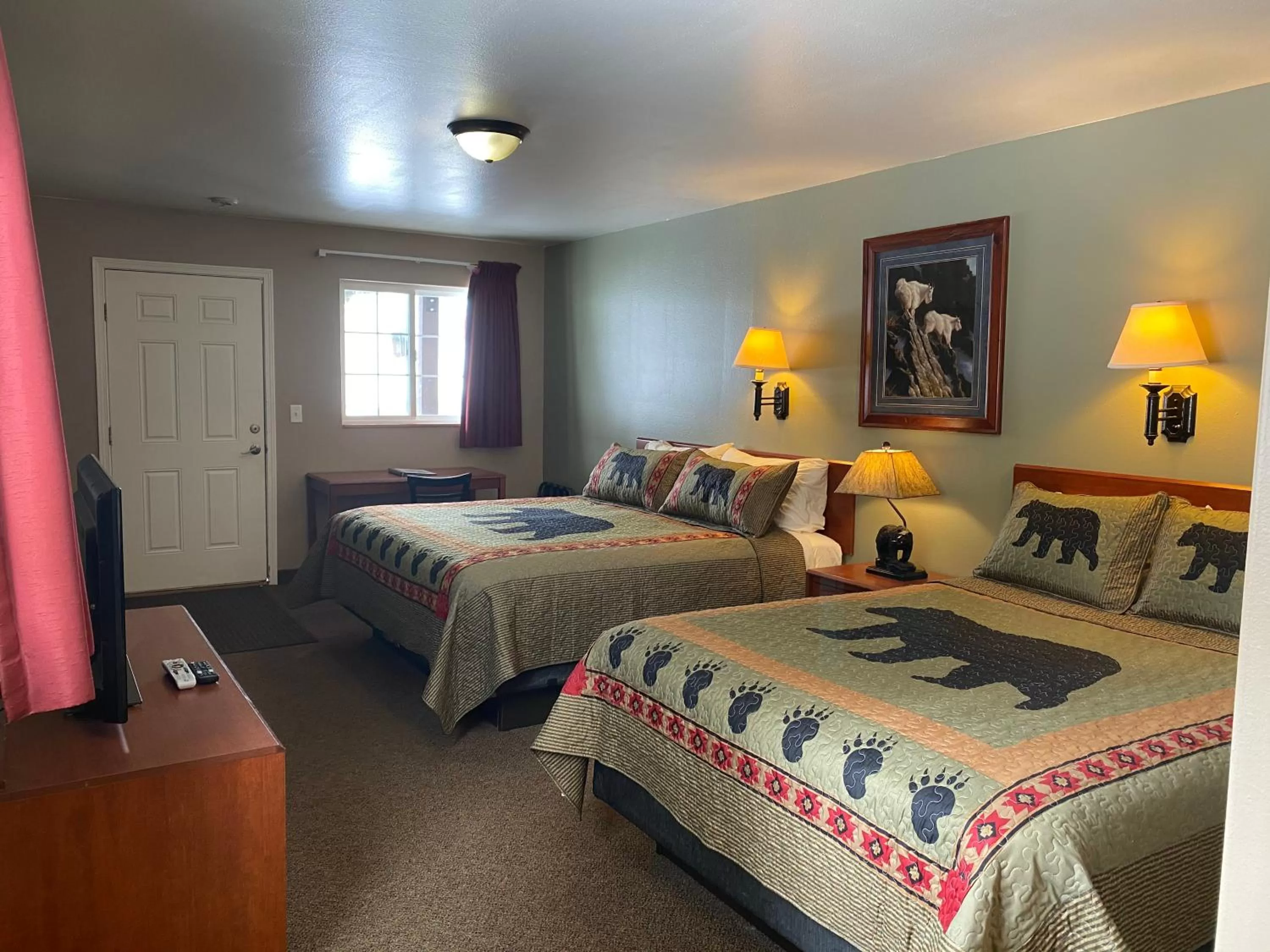 Deluxe Double Room with Shower in Antlers Lodge