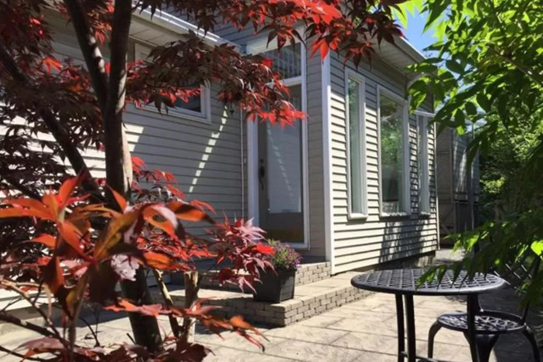 Property building in 2 Moon Cottage