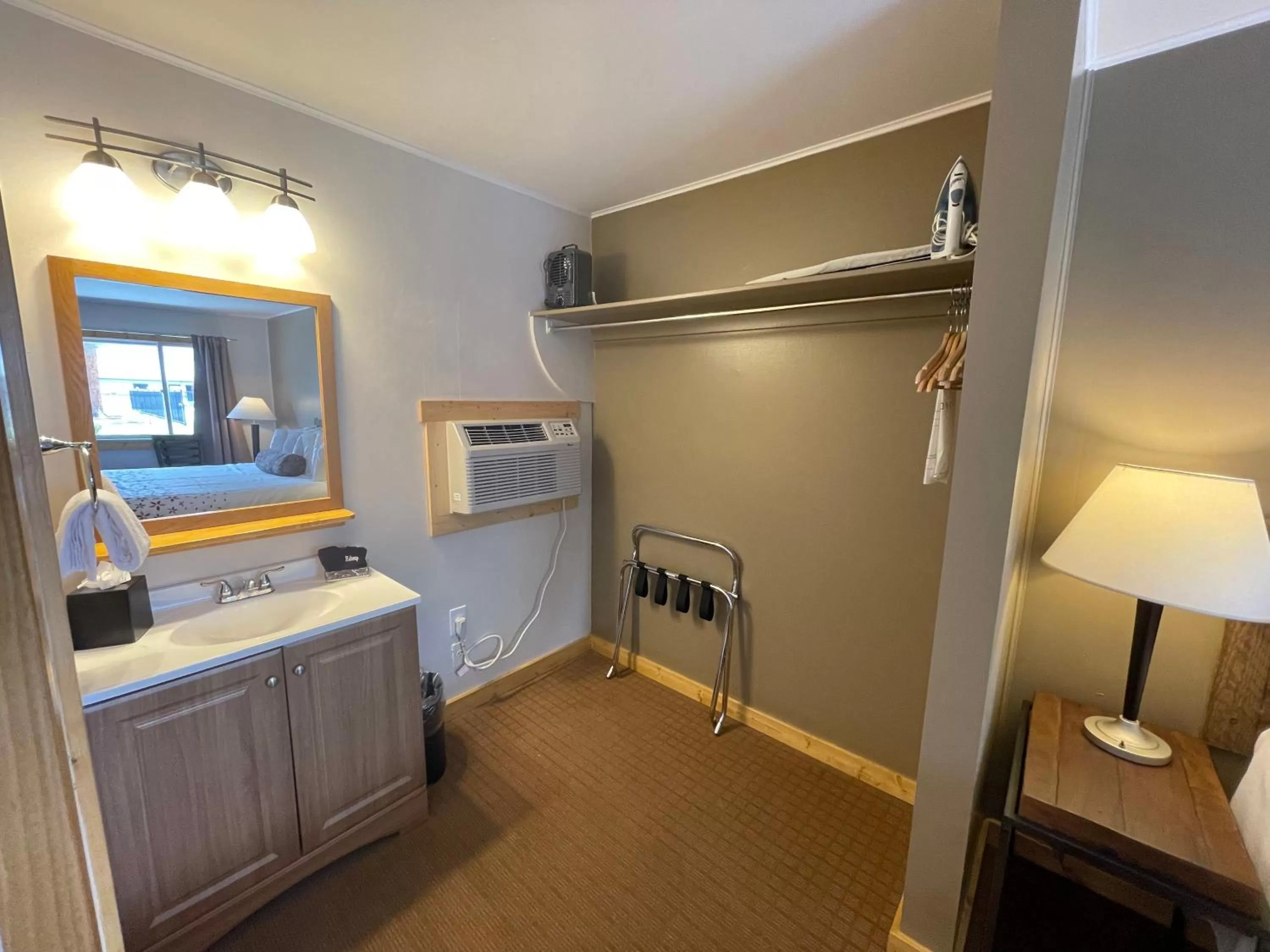 Bathroom in Estes Mountain Inn