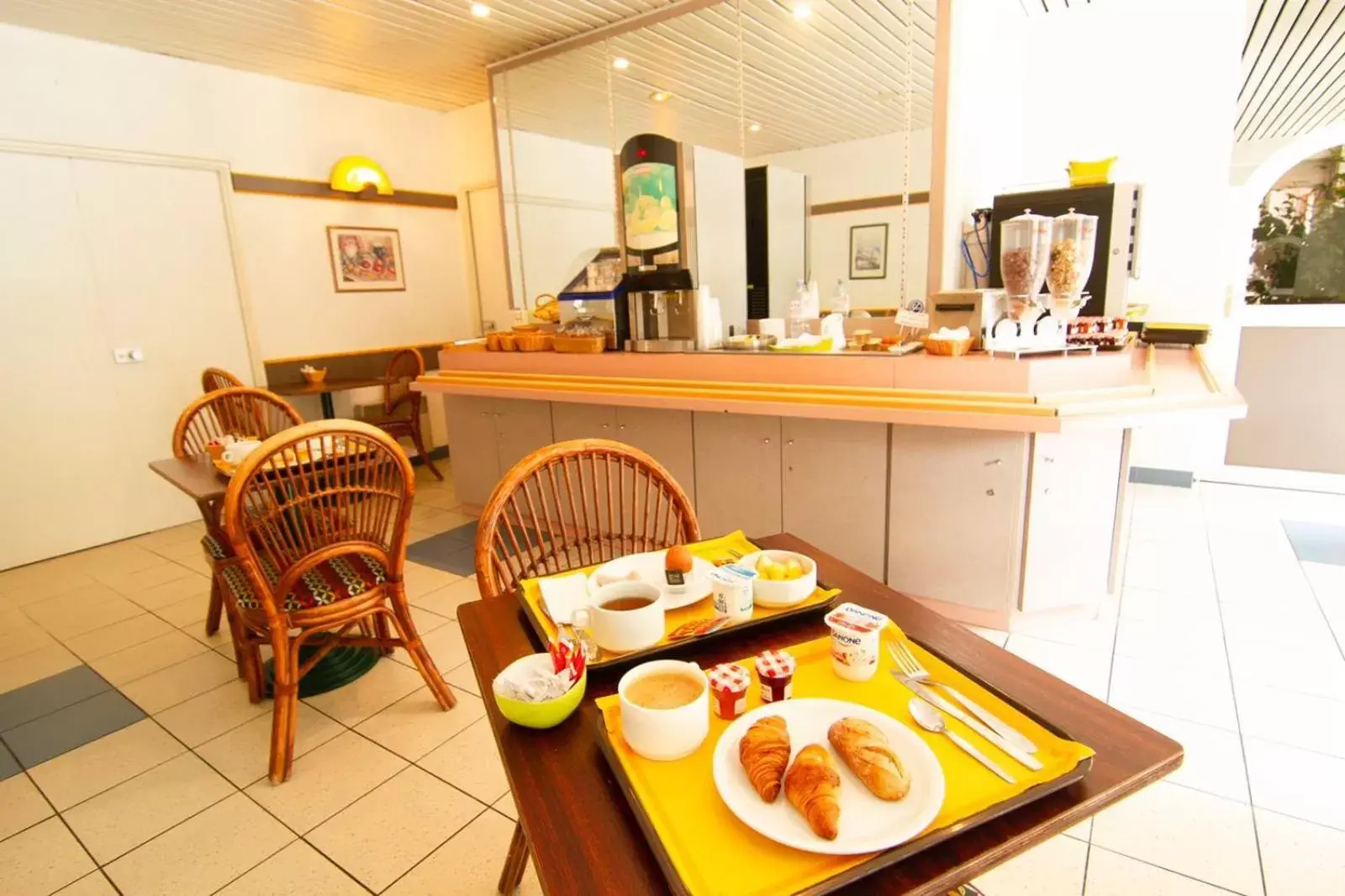 Restaurant/Places to Eat in HOTEL LES GENS DE MER EGG HOTEL Dieppe