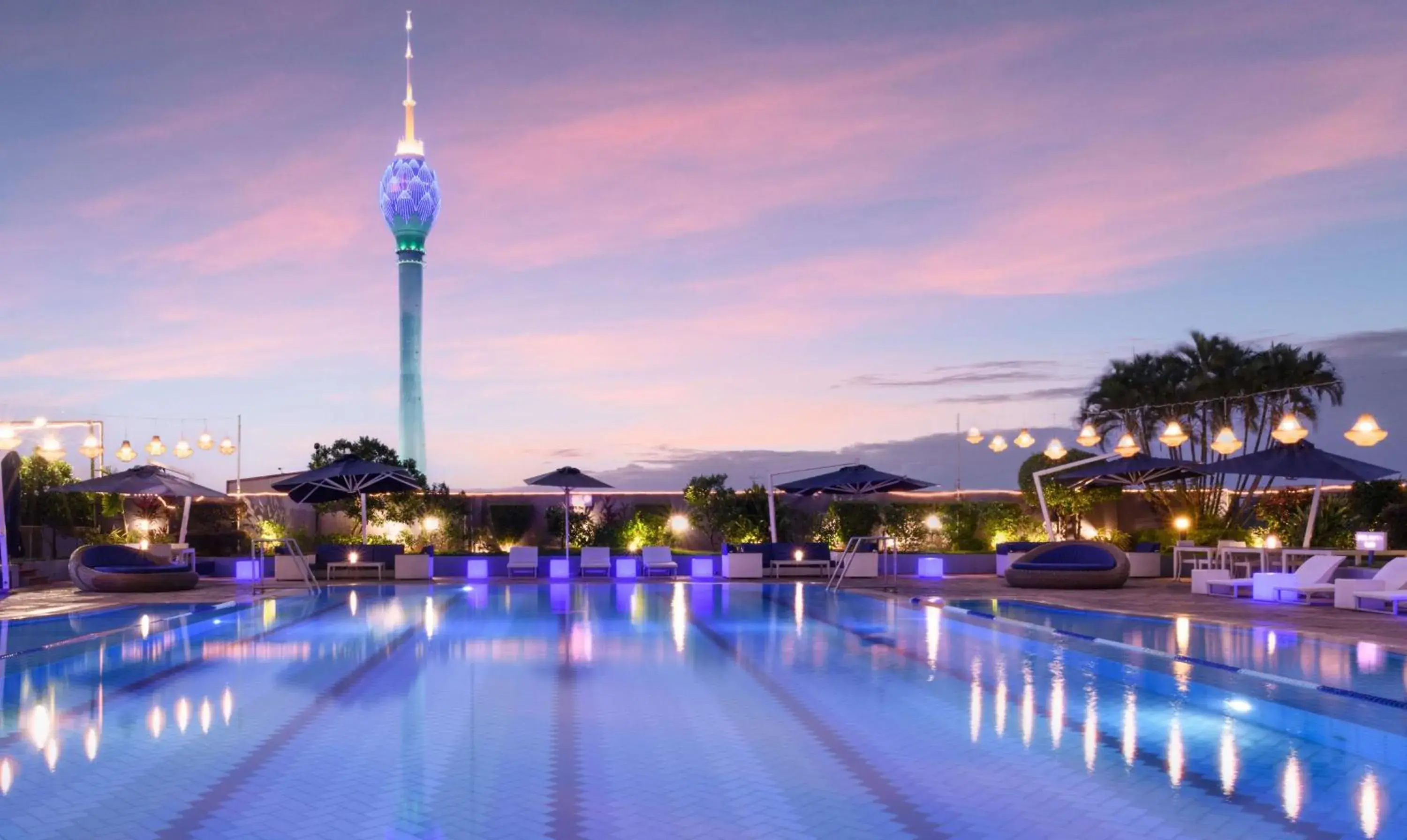 Pool view, Swimming Pool in Hilton Colombo Residence