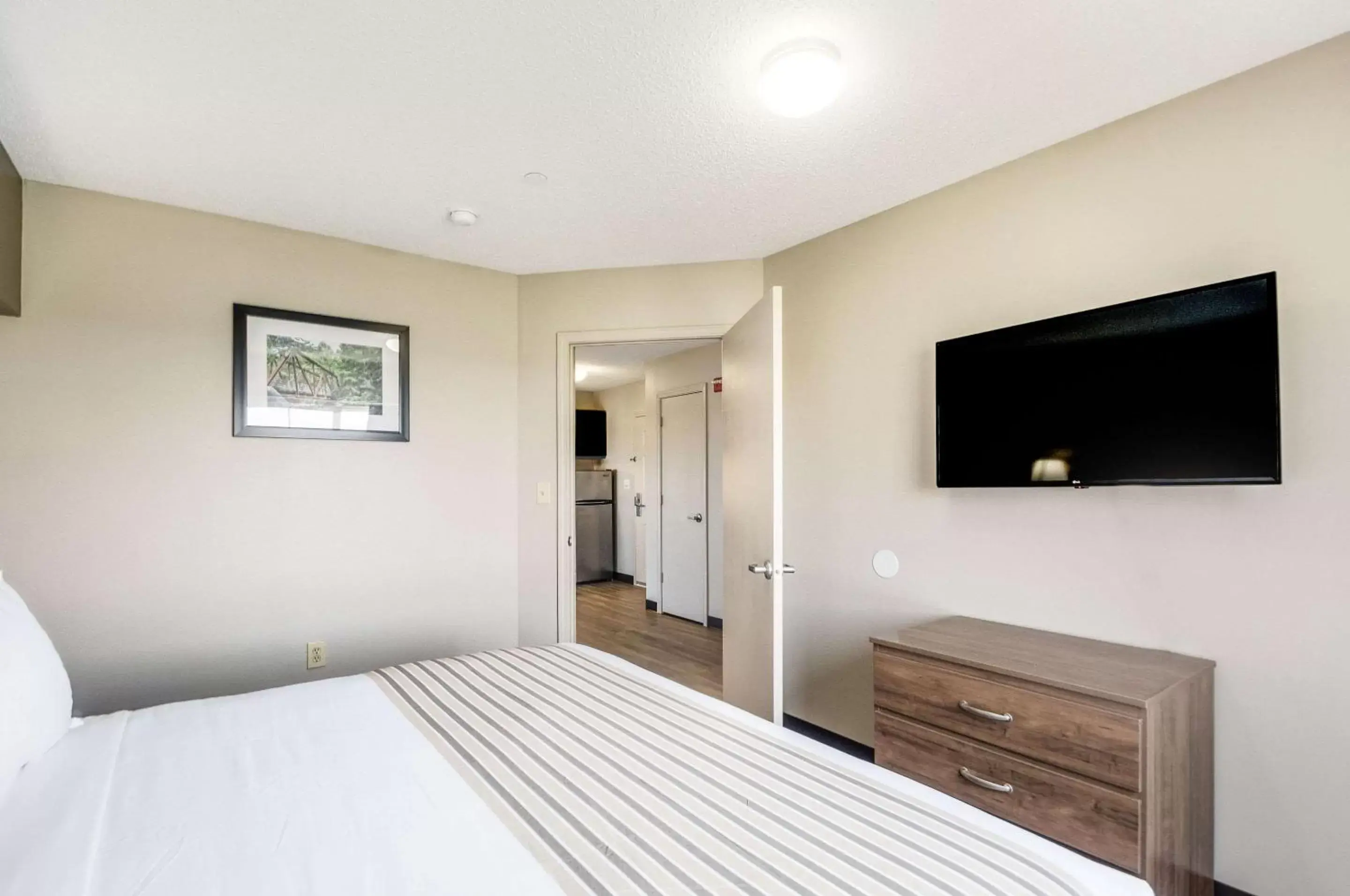 Bed in Suburban Studios Sterling - Washington Dulles Bed in Suburban Studios Sterling - Washington Dulles