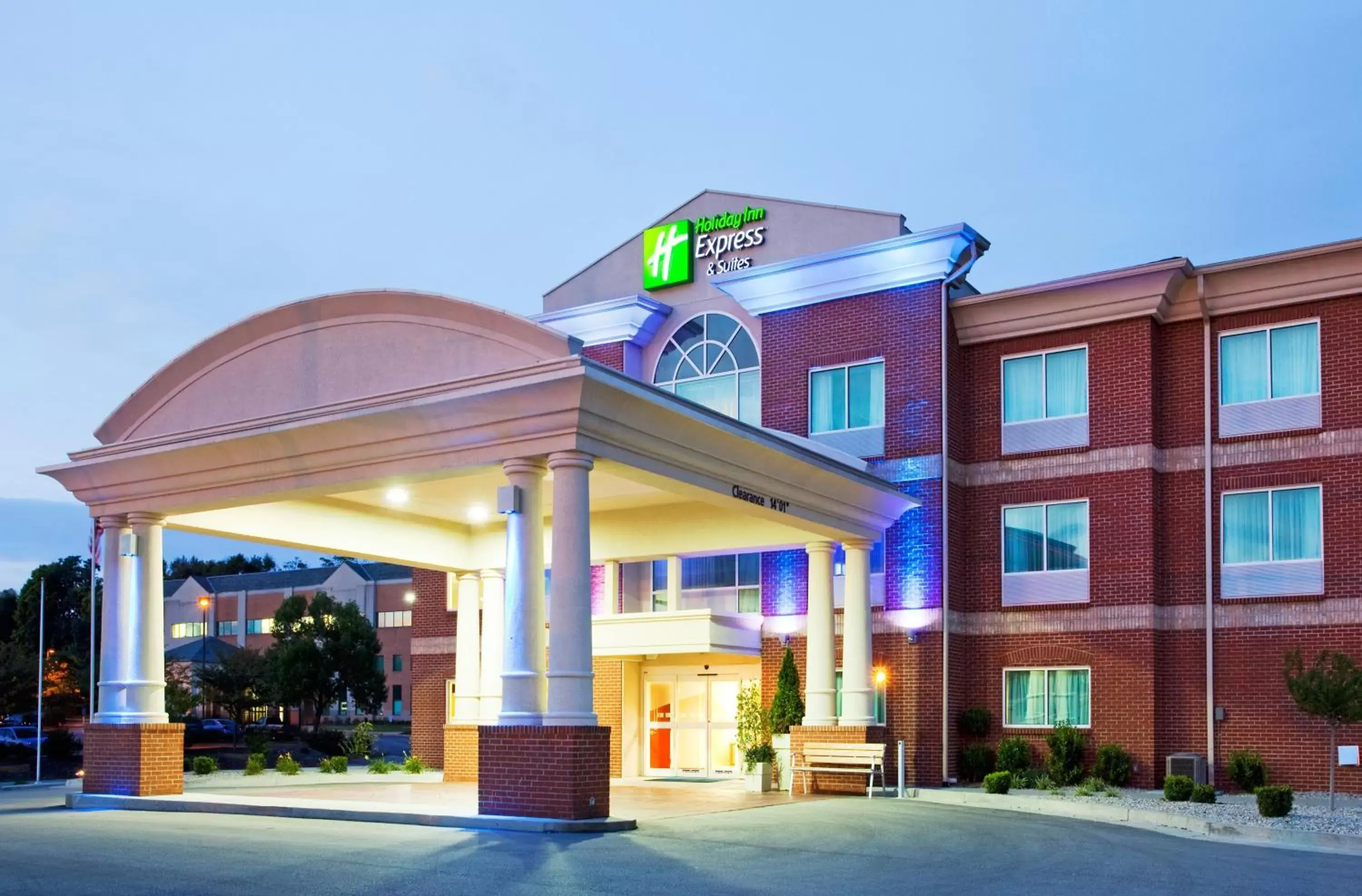 Property Building in Holiday Inn Express Hotel & Suites Cincinnati Southeast Newport, an IHG Hotel