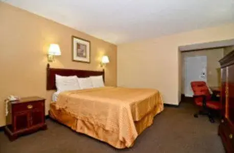 Bed in Americas Best Value Inn Smithfield