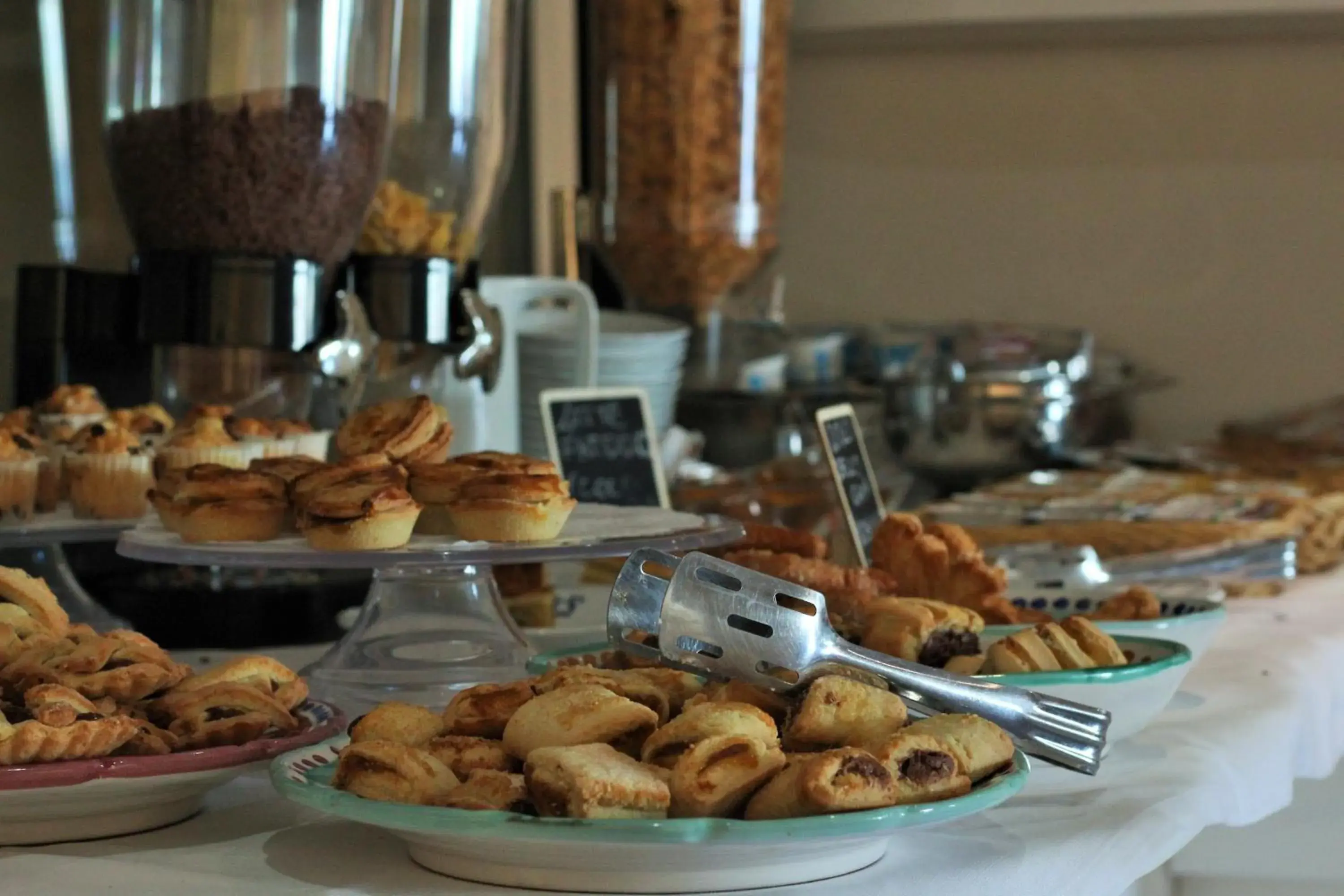 Buffet breakfast, Food in Puntaquattroventi