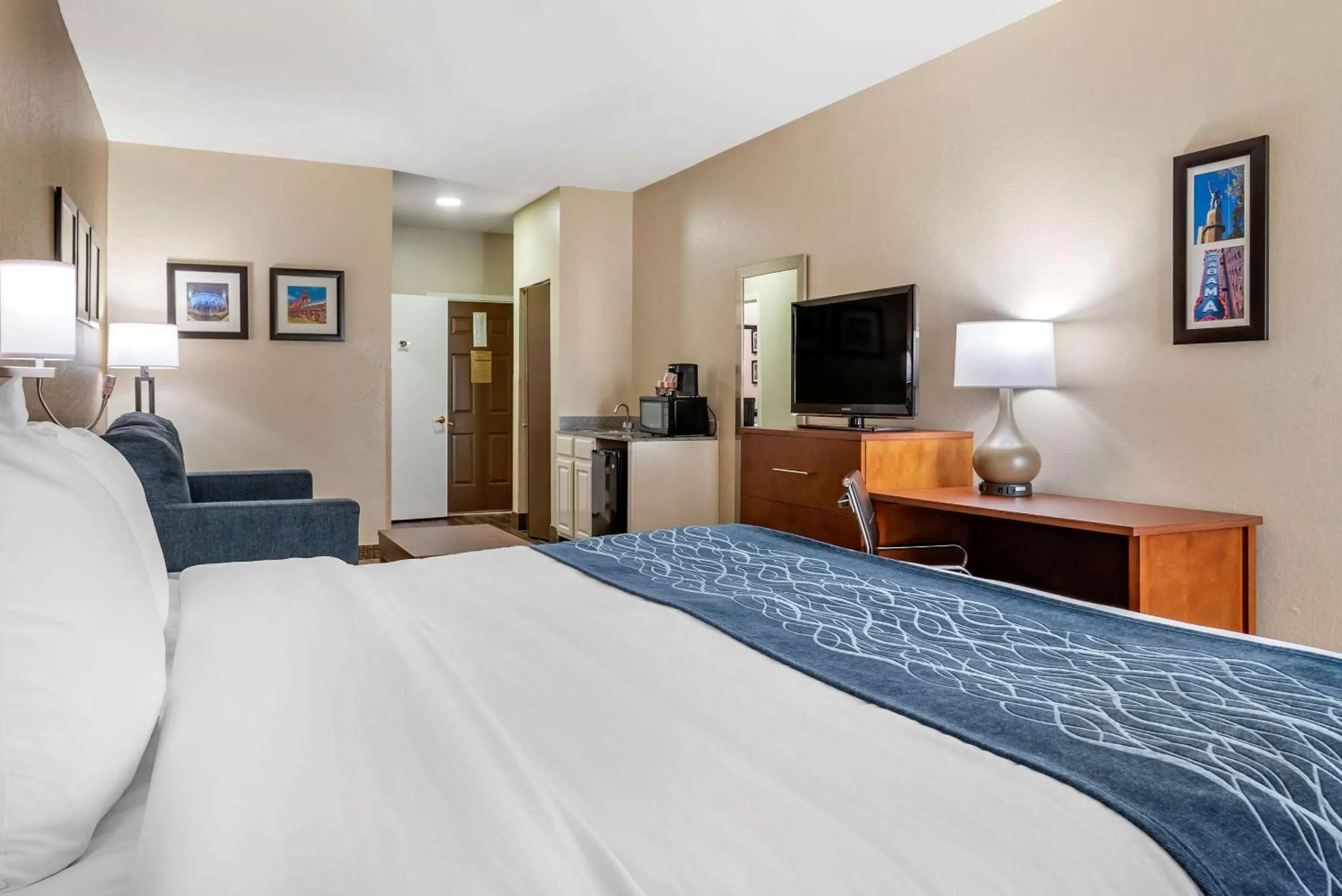 Photo of the whole room, Bed in Comfort Inn Birmingham - Irondale