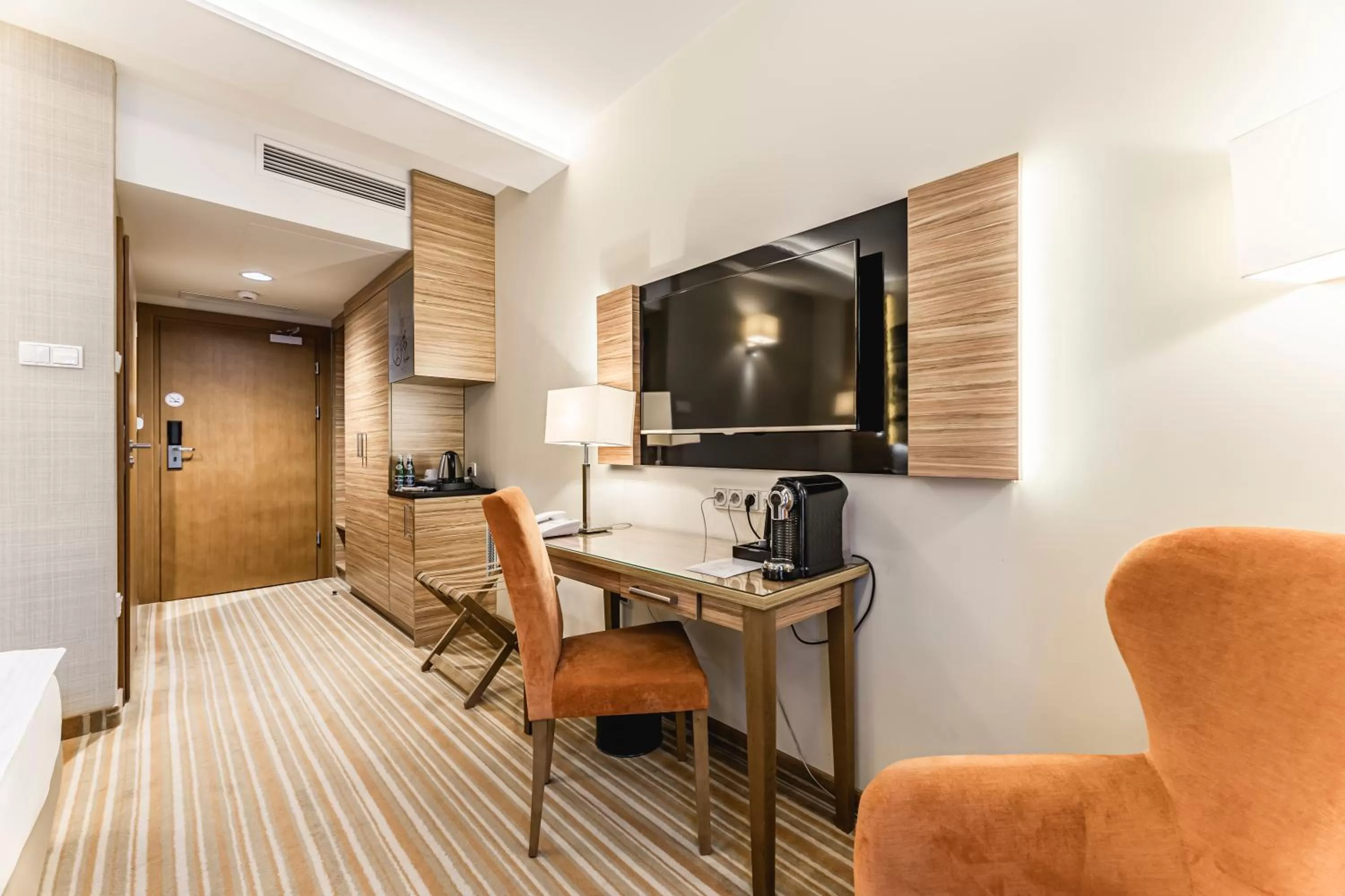 Communal lounge/ TV room in Hotel Wieniawski