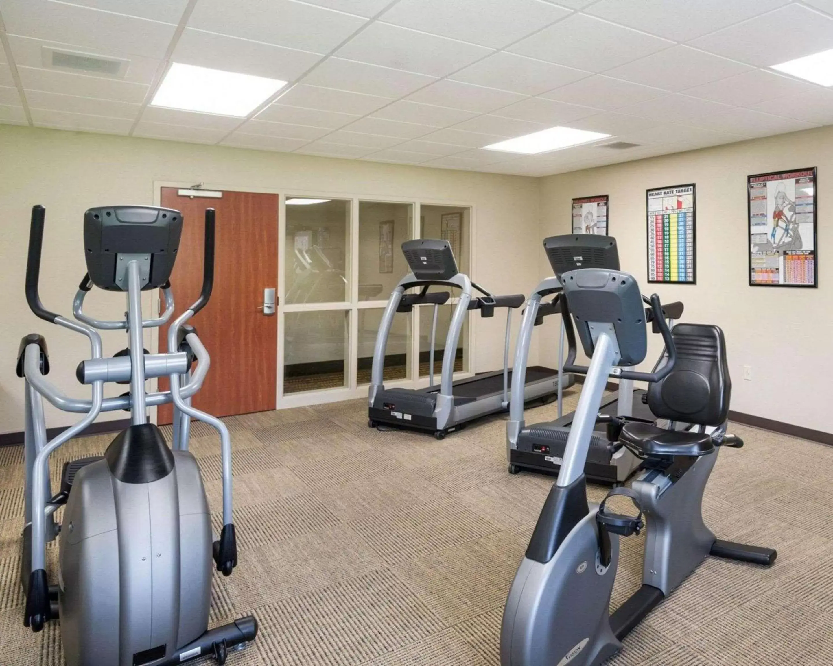 Fitness centre/facilities, Fitness Center/Facilities in Suburban Studios Wheeling - Triadelphia