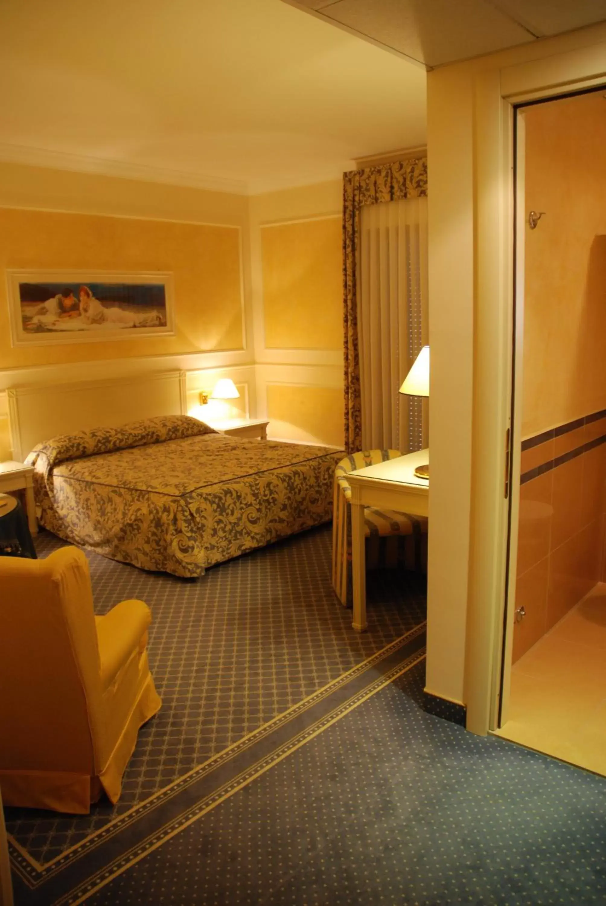 Photo of the whole room, Bed in Hotel Continental Brescia