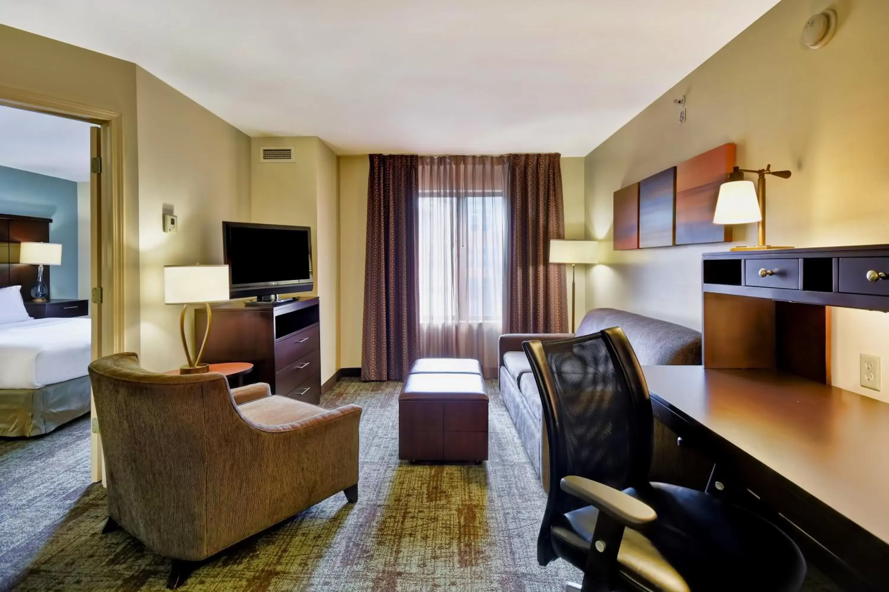 Photo of the whole room, Seating Area in Staybridge Suites Middleton/Madison-West, an IHG Hotel