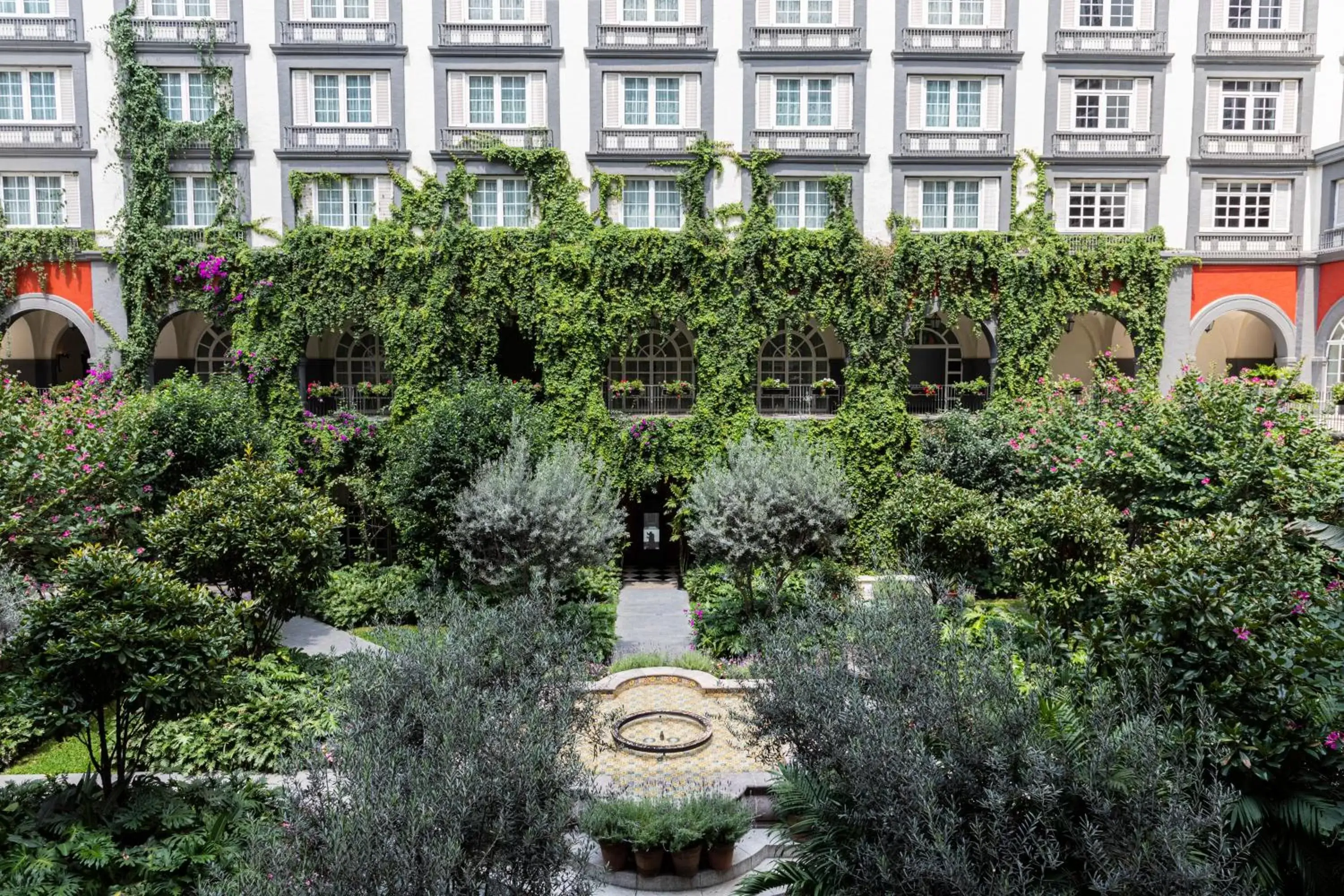 Garden in Four Seasons Hotel Mexico City