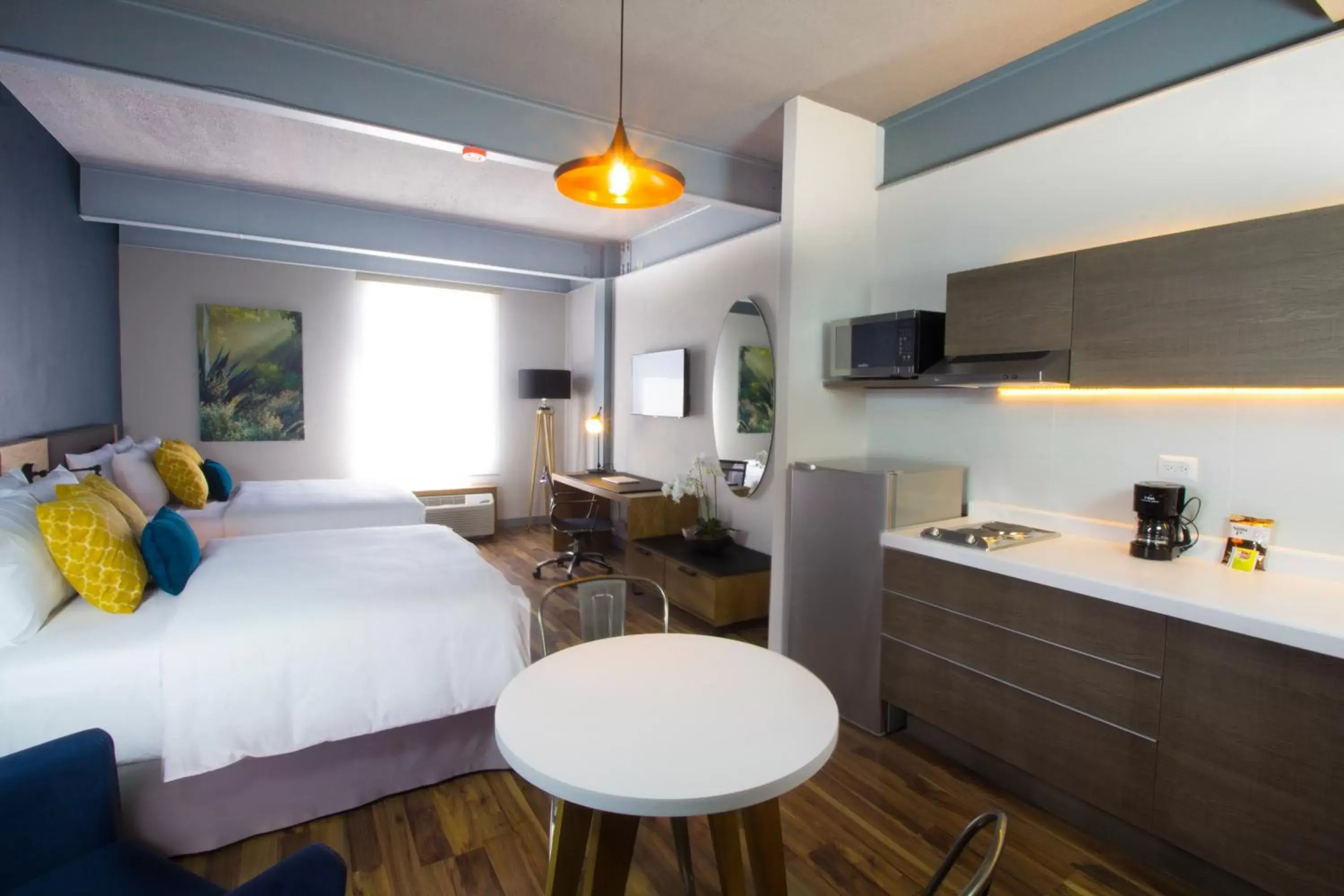 TV and multimedia in TRYP by Wyndham San Luis Potosi Hotel & Suites