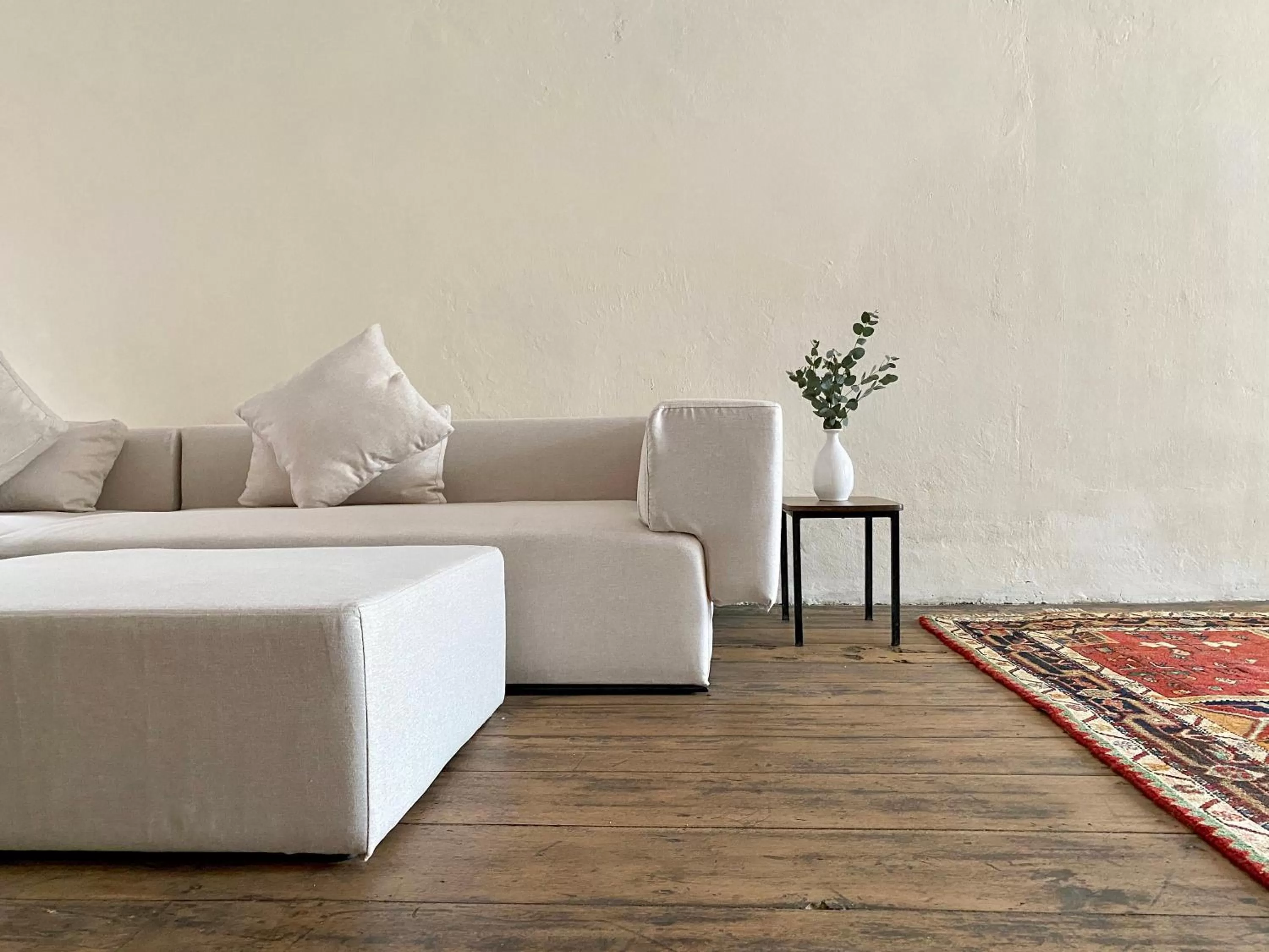 Living room in Cheong Fatt Tze - The Blue Mansion