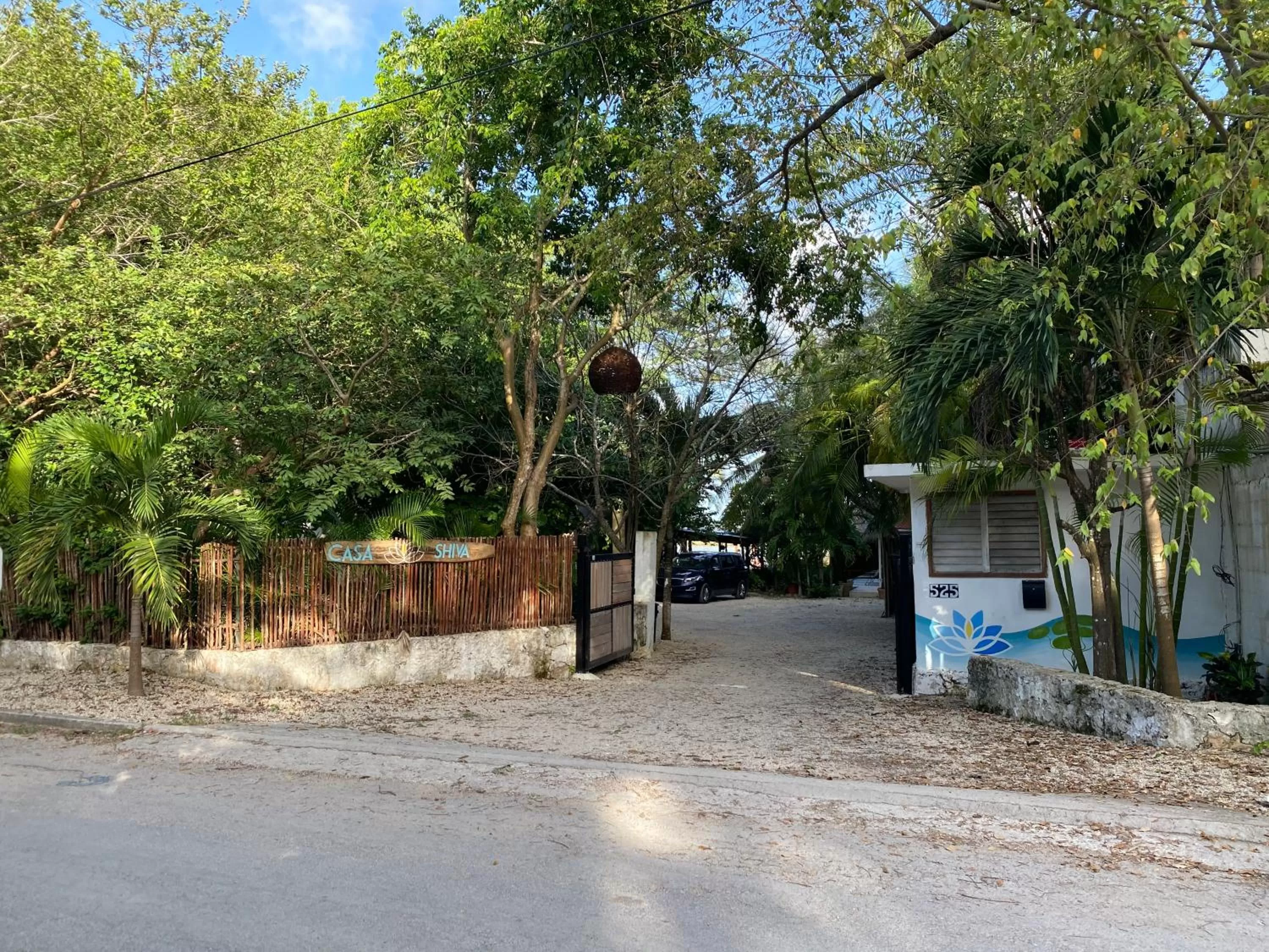 Facade/entrance in Casa Shiva Bacalar by MIJ