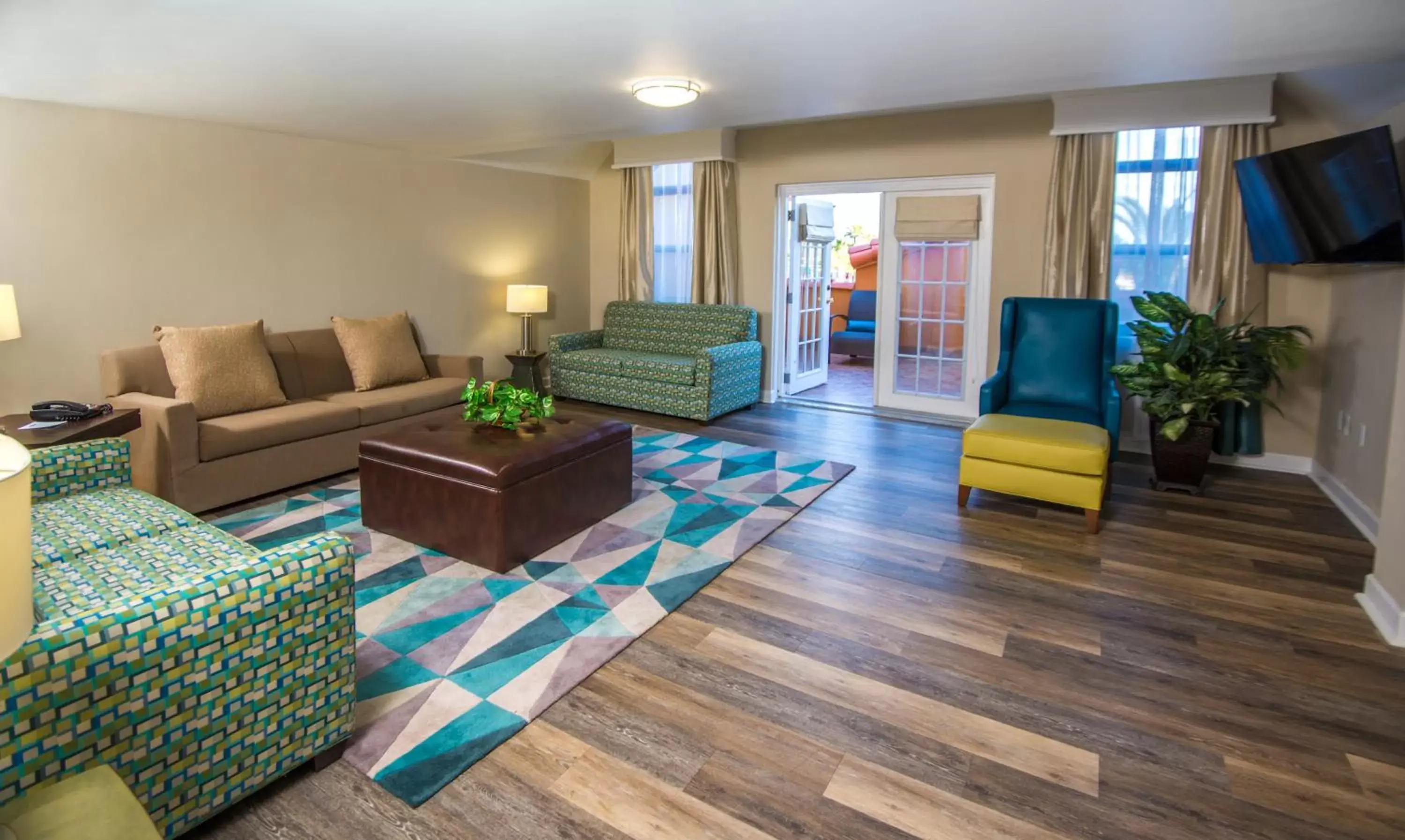 Living room, Seating Area in Best Western St. Augustine Beach Inn