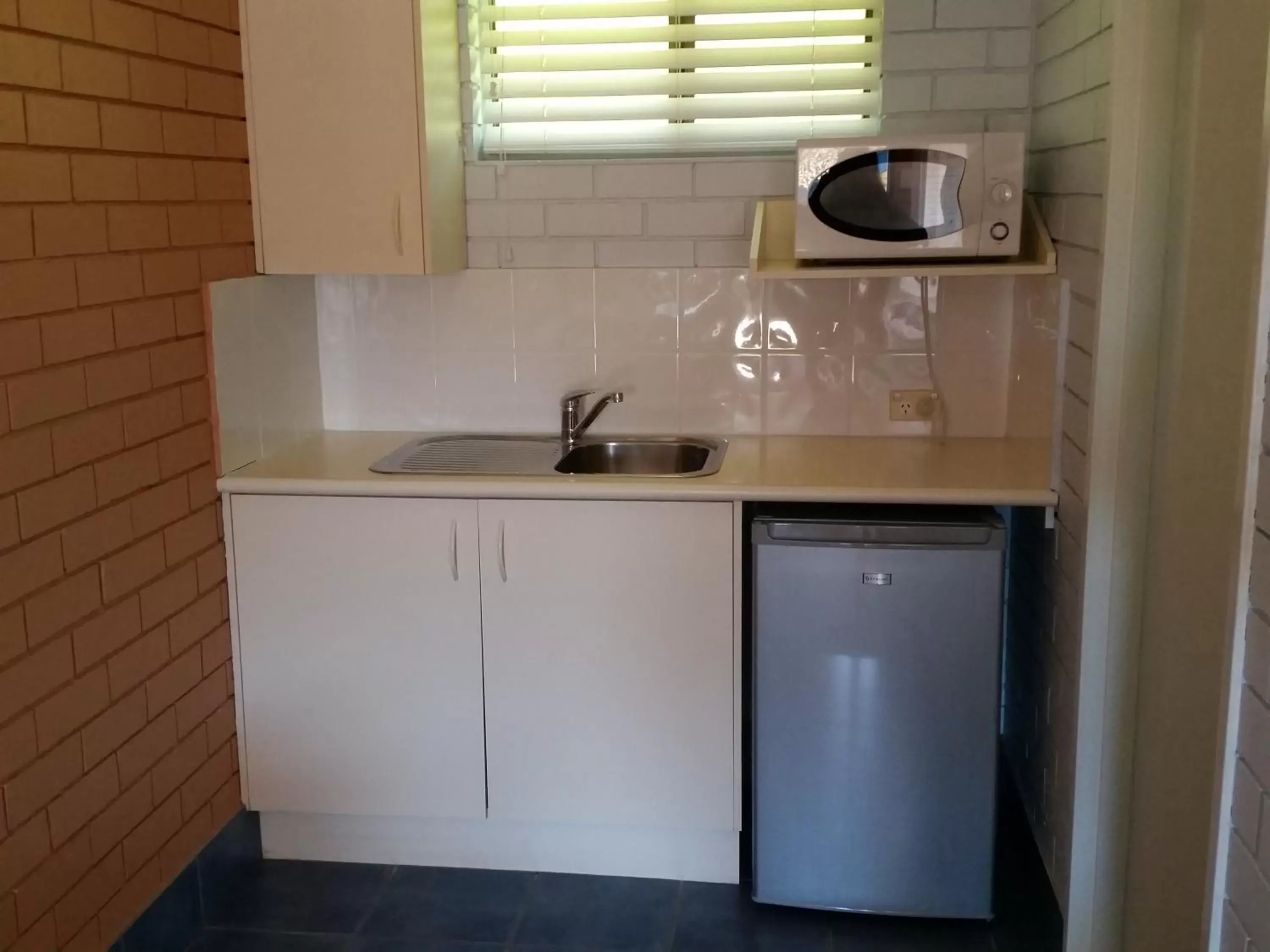 Kitchen or kitchenette, Kitchen/Kitchenette in Dolphins of Mollymook Motel and Fifth Green Apartments