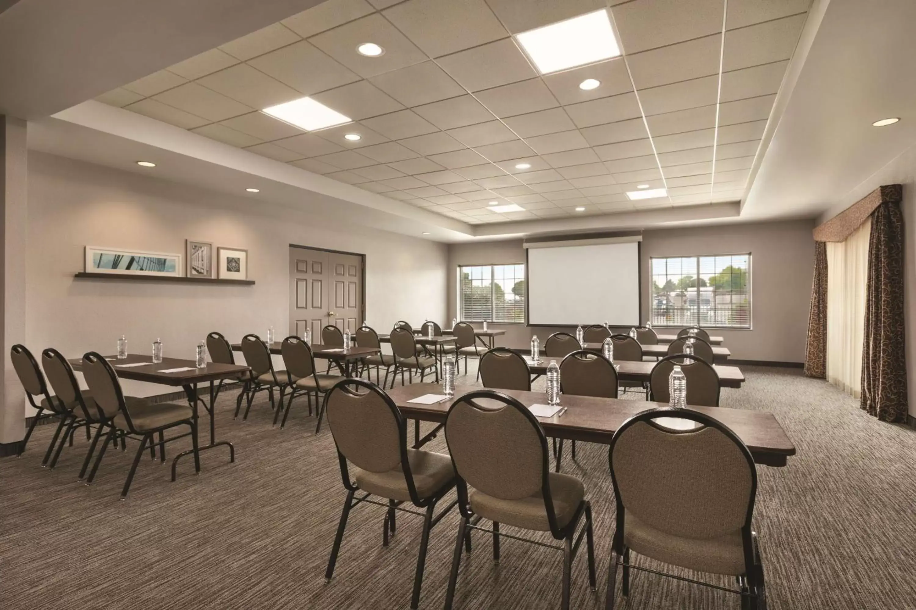 On site, Restaurant/Places to Eat in Country Inn & Suites by Radisson, Hagerstown, MD