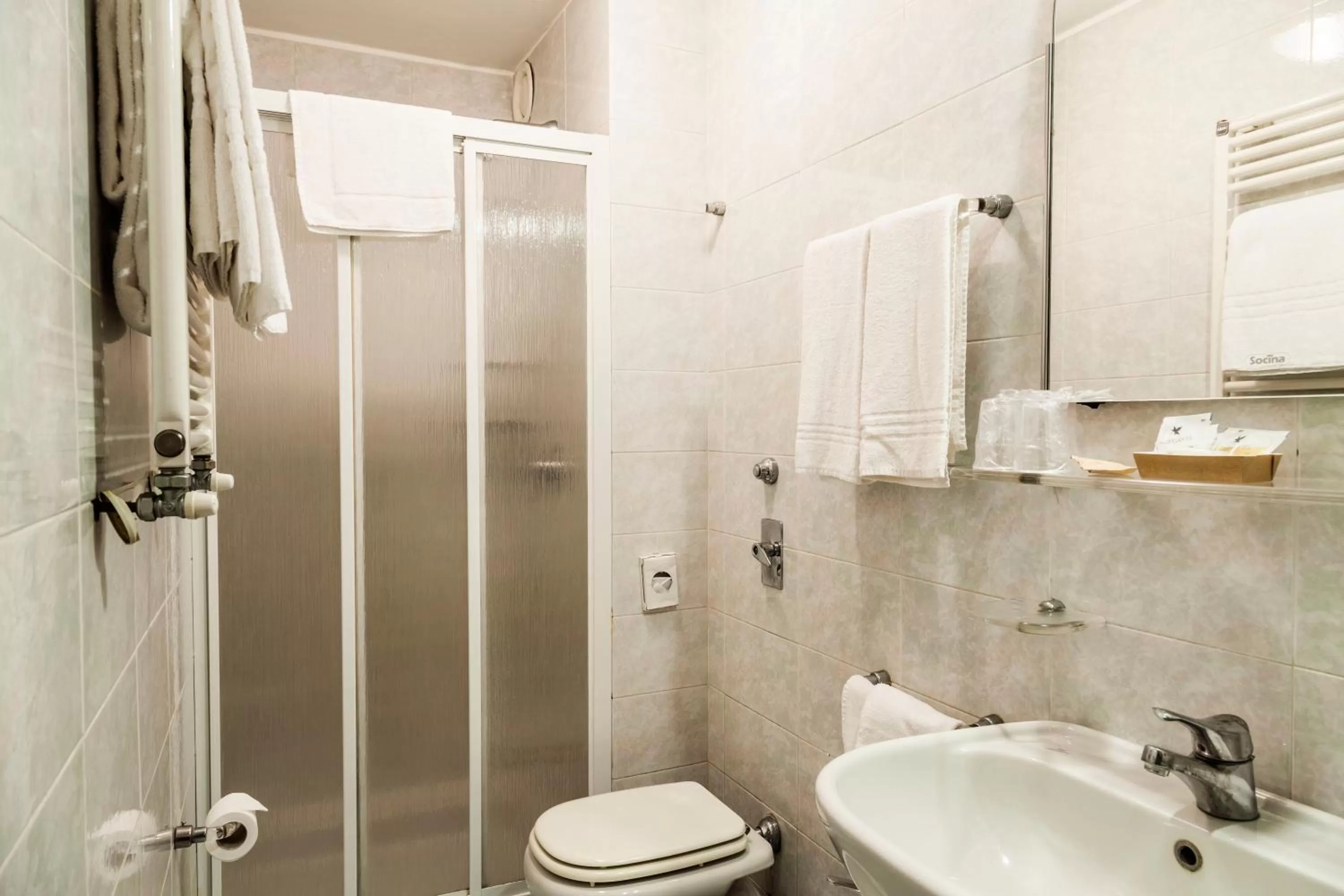 Bathroom in Hotel Des Etrangers