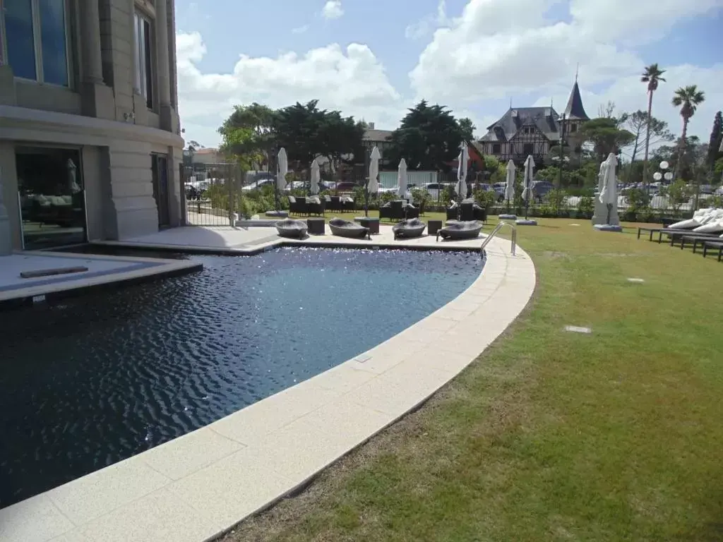 Swimming Pool in Sofitel Montevideo Casino Carrasco & Spa