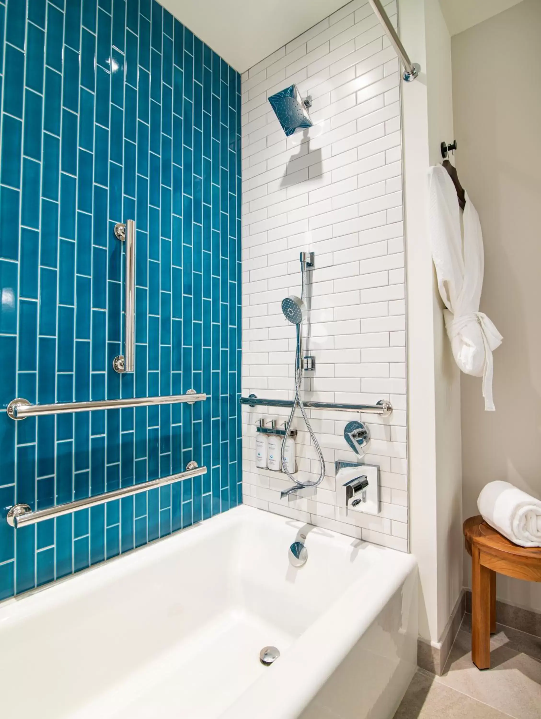 Shower, Bathroom in The Ameswell Hotel