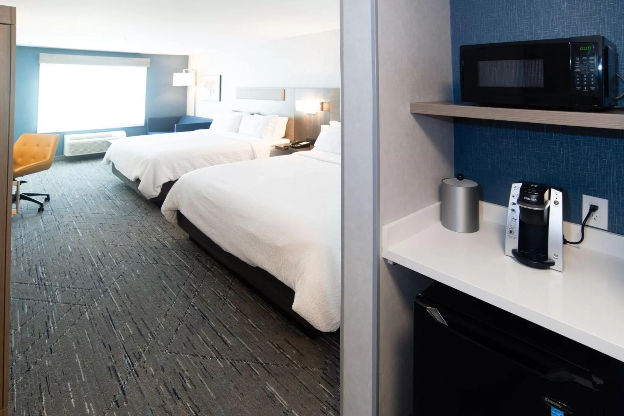 Photo of the whole room, Bed in Holiday Inn Express & Suites - Moose Jaw by IHG