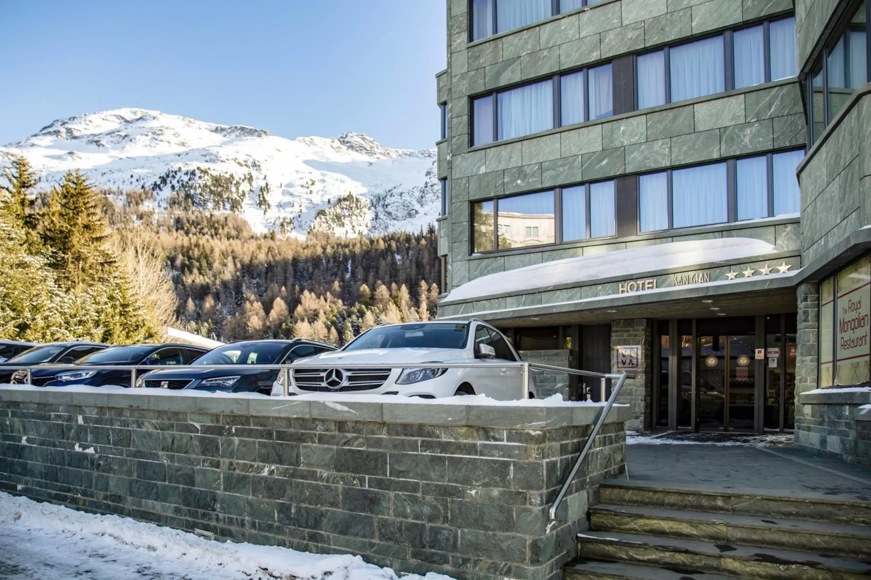 Property building, Winter in Sport & Wellnesshotel San Gian St. Moritz