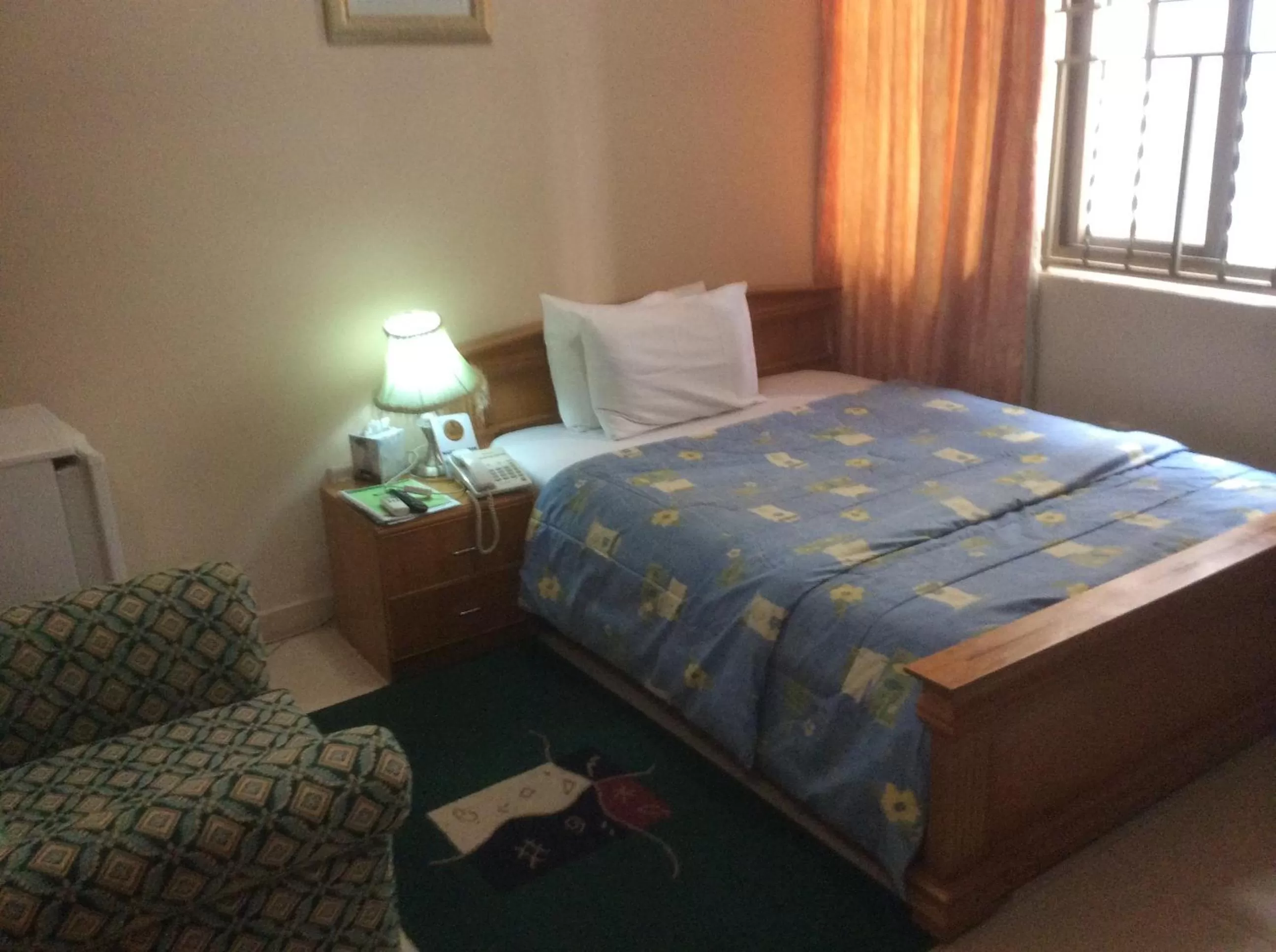 Bedroom, Bed in Eastgate Hotel