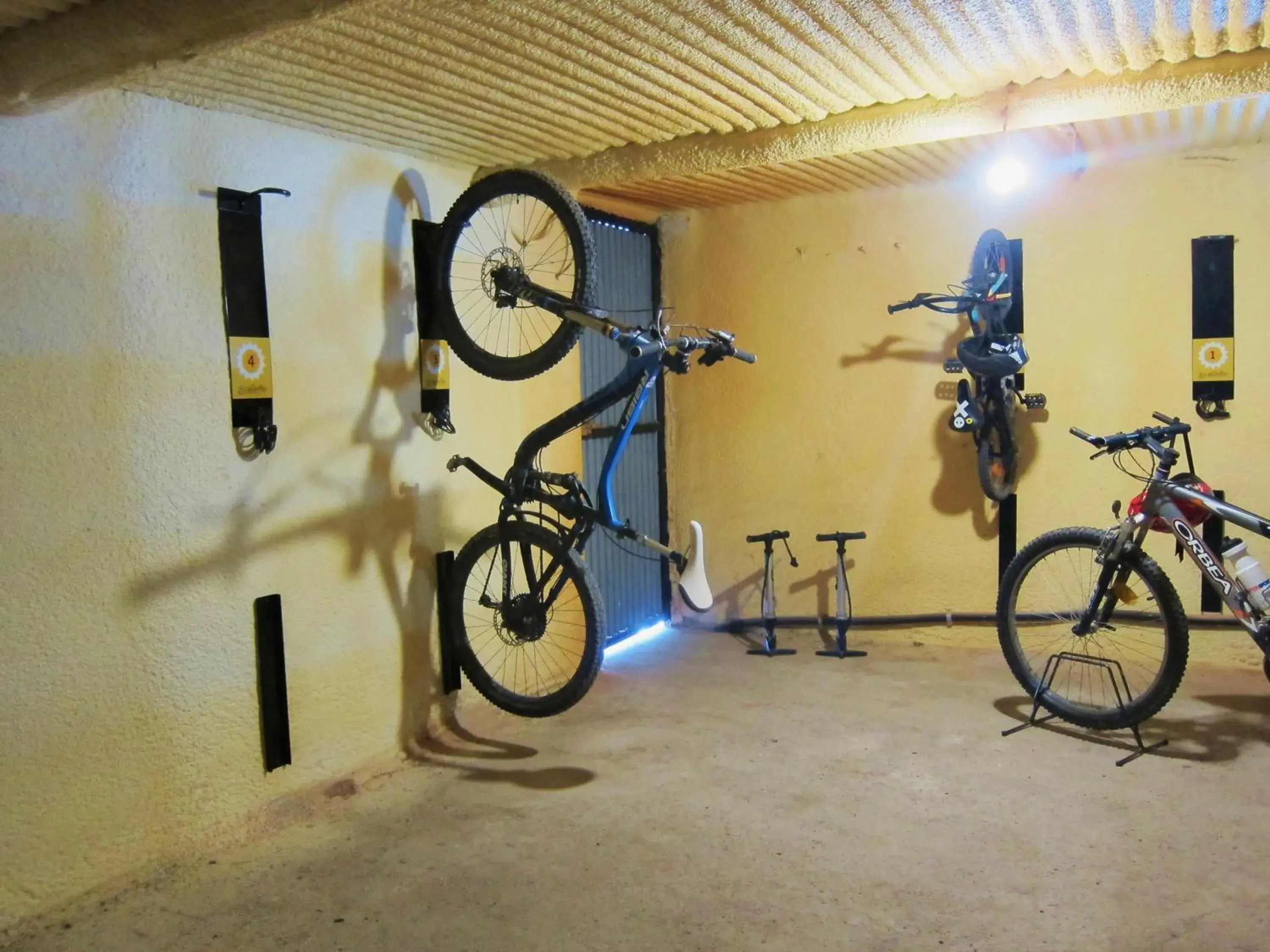 Cycling, Other Activities in Hotel Meson de LAinsa