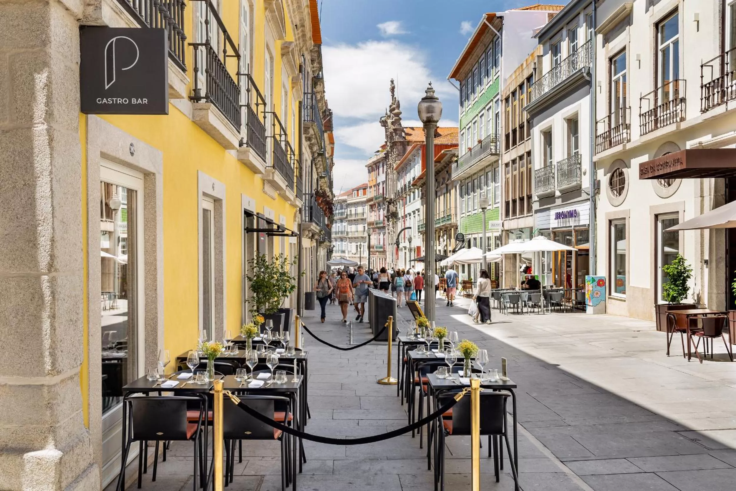 Street view in Pousada do Porto - Rua das Flores