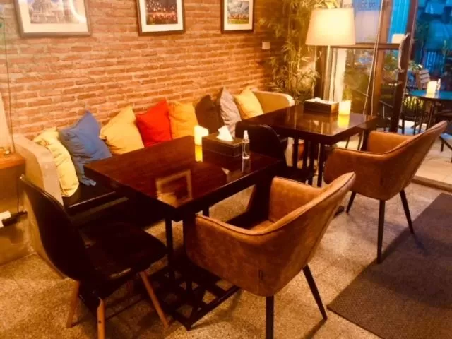 Restaurant/places to eat in The Urban Age DeLuxe