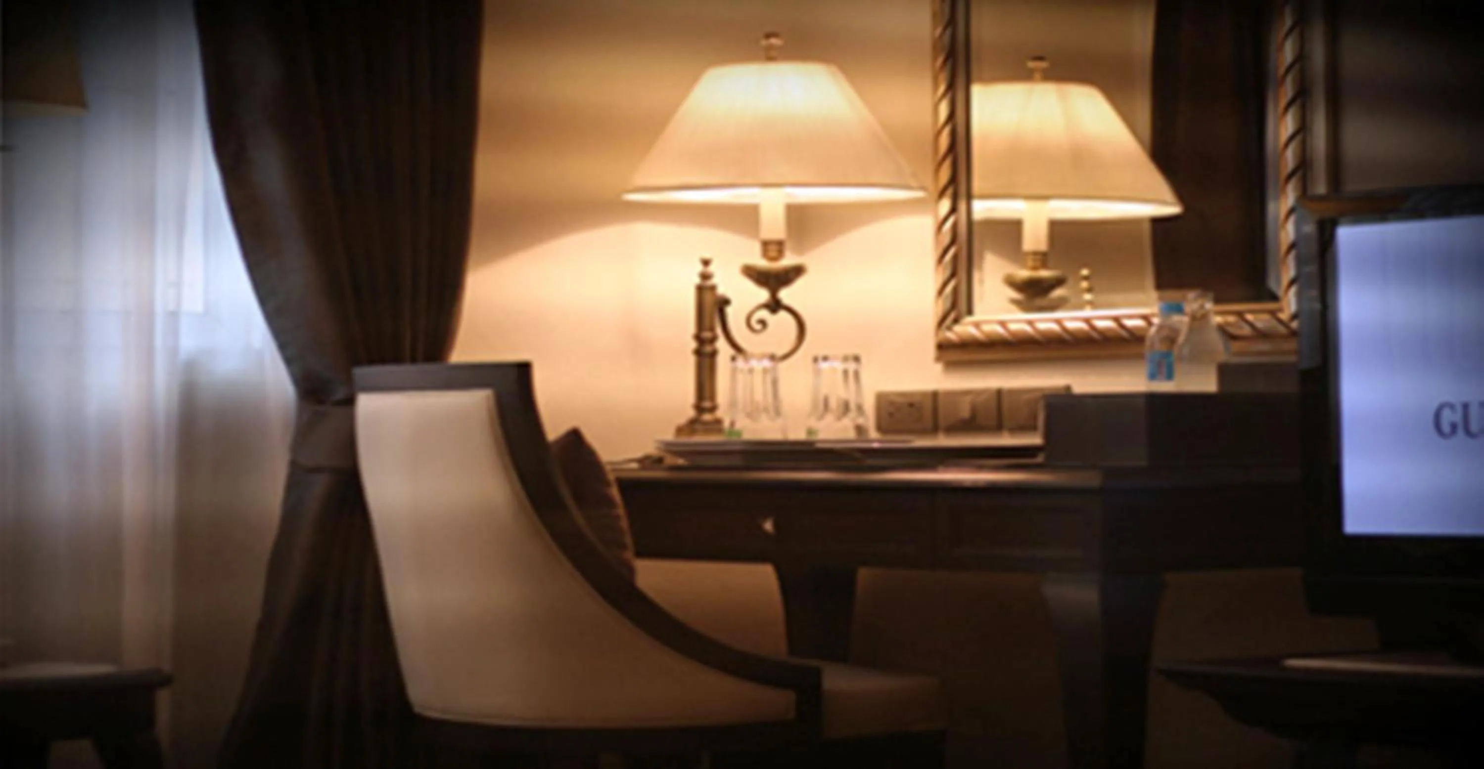 Seating area in Gulliver's Tavern Hotel