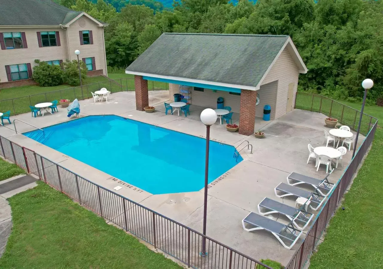Swimming pool, Pool View in All Season Suites