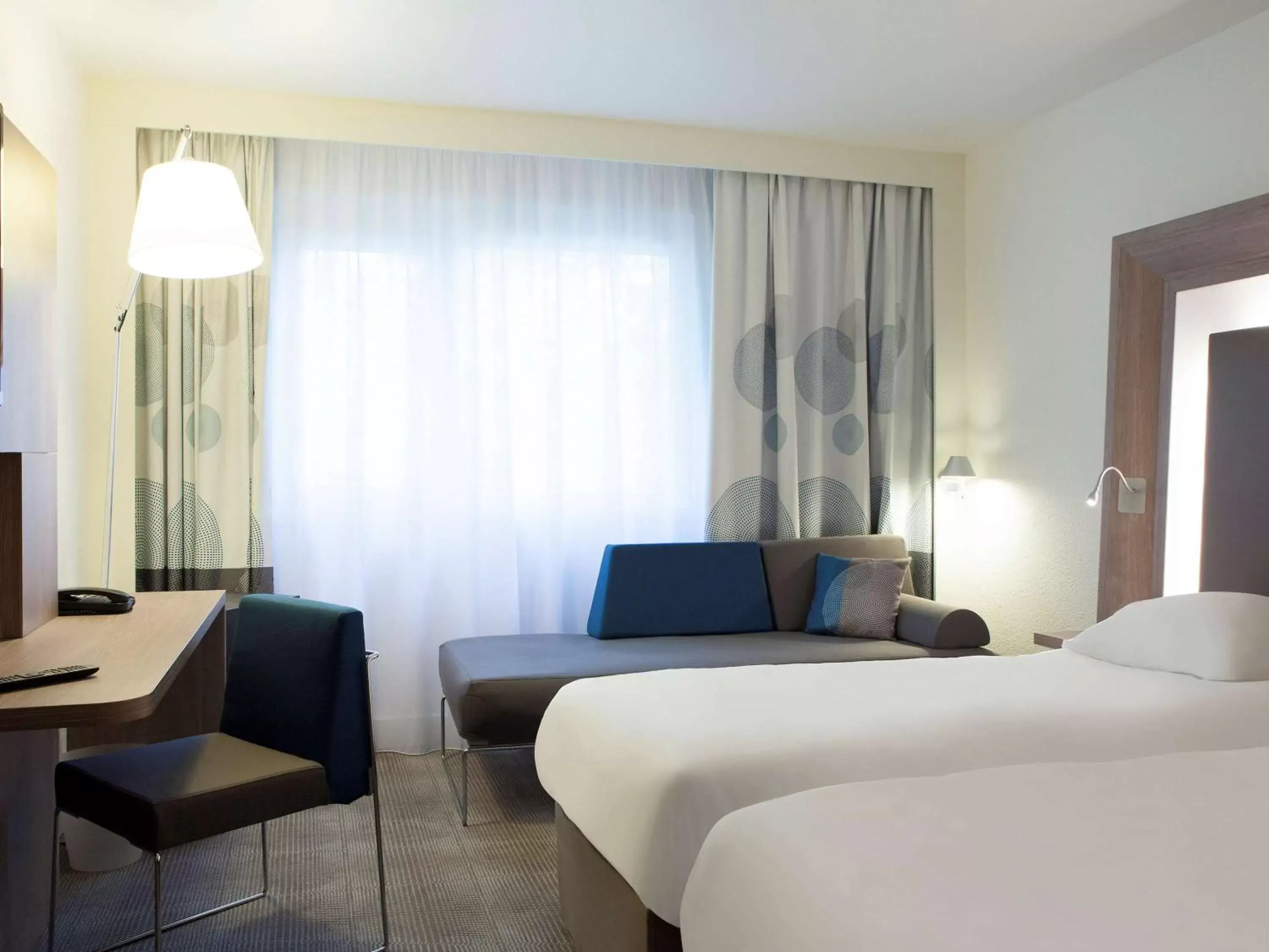 Photo of the whole room, Bed in Novotel Amsterdam Schiphol Airport