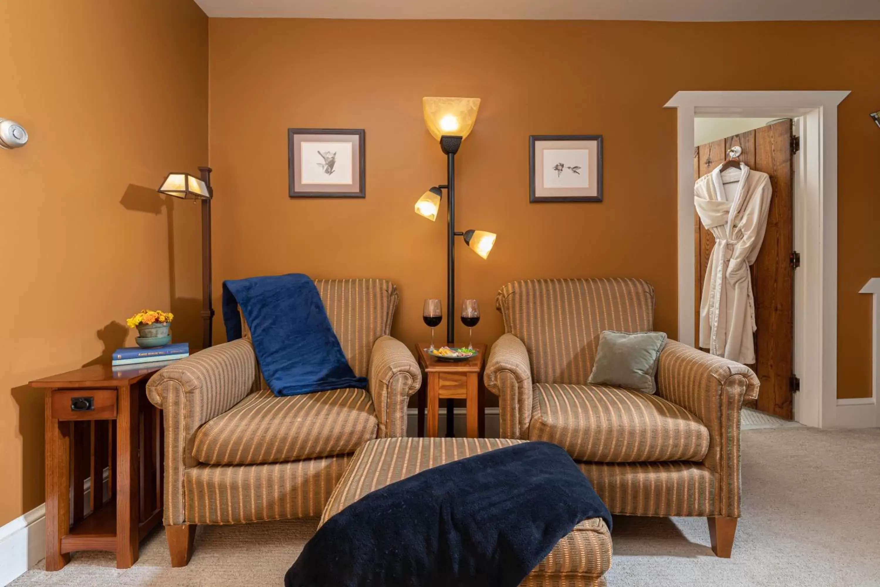 Seating Area in Lake Pointe Inn