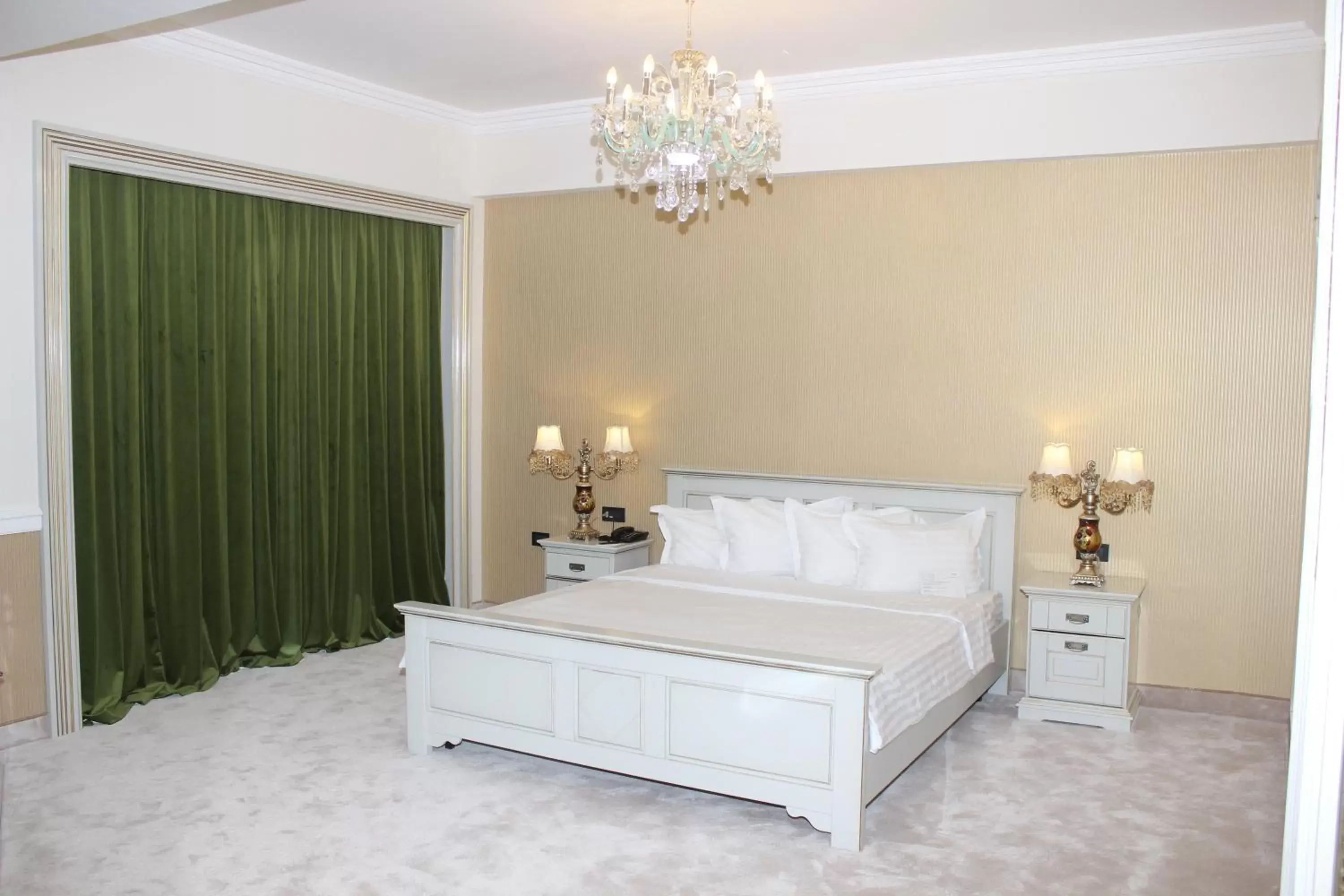 Bedroom, Bed in Phoenicia Grand Hotel