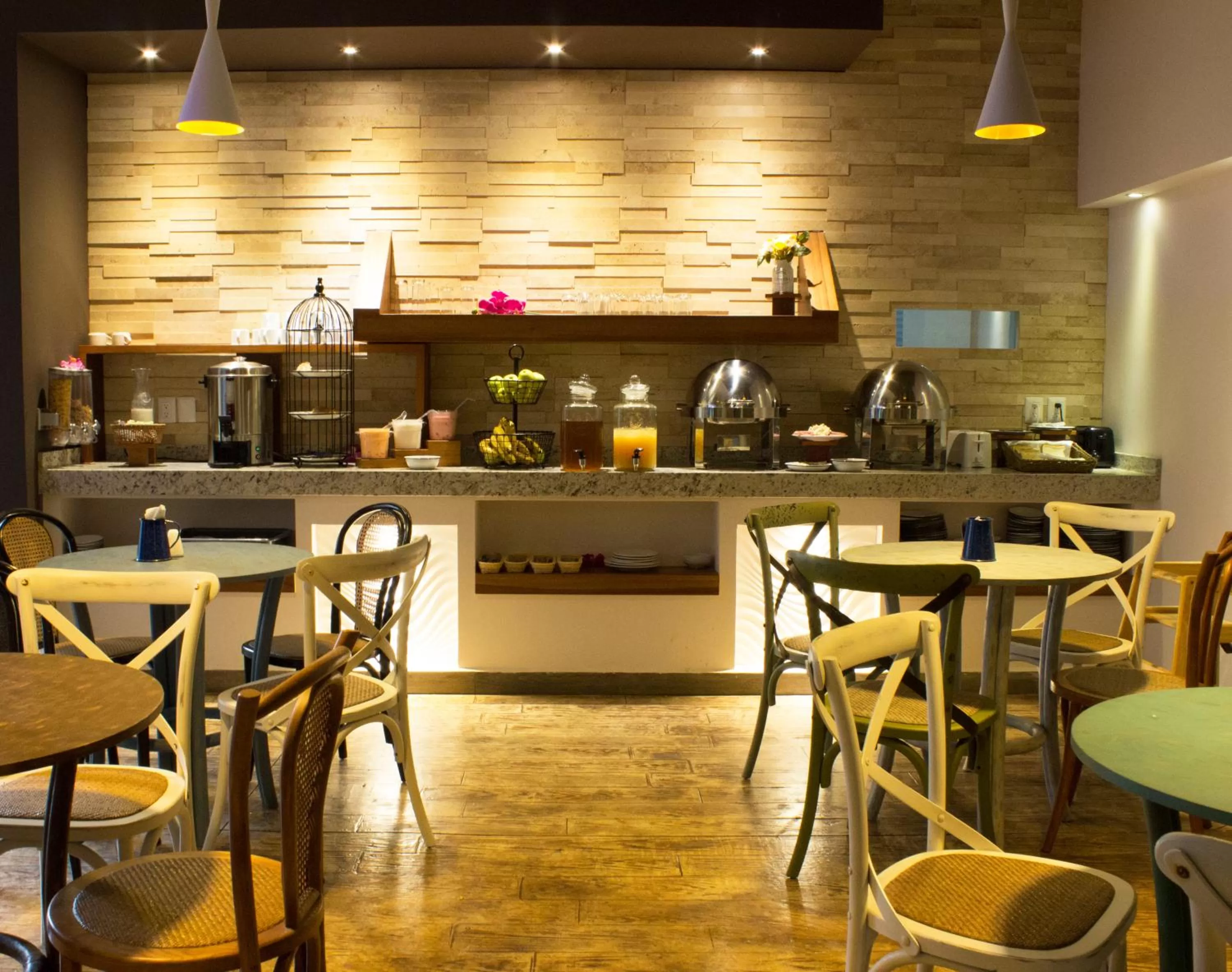 Restaurant/places to eat in Hotel Clipperton