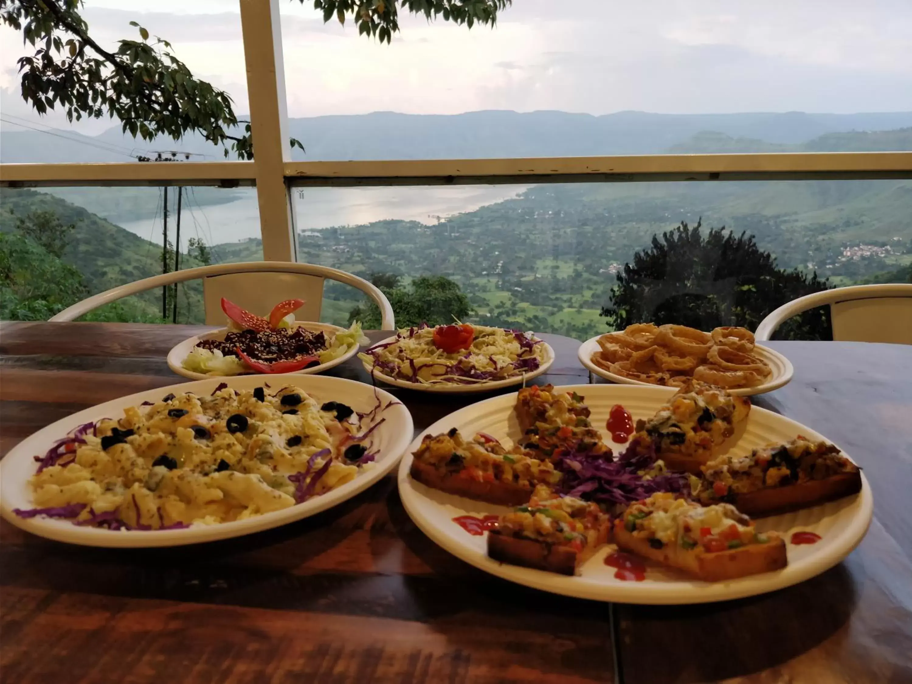 Restaurant/places to eat in Miraya Hotel Restaurant/places to eat in Miraya Hotel