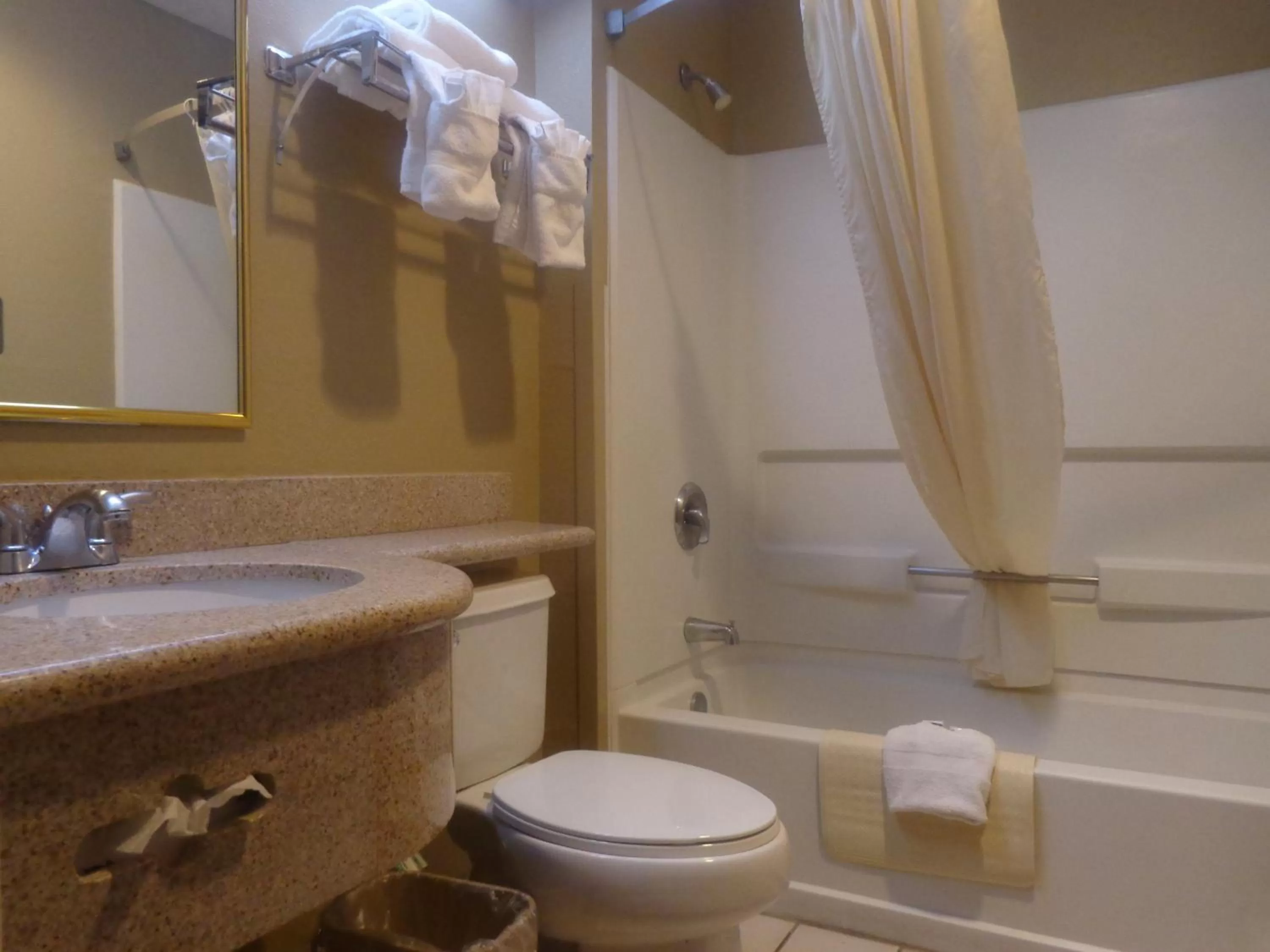 Bathroom in Desert Inn Tucumcari