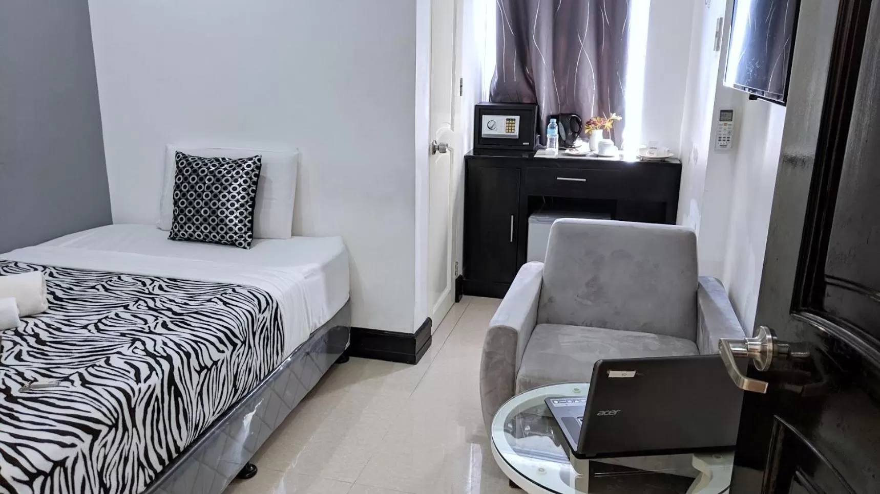 Photo of the whole room, Bed in Bohol South Beach Hotel