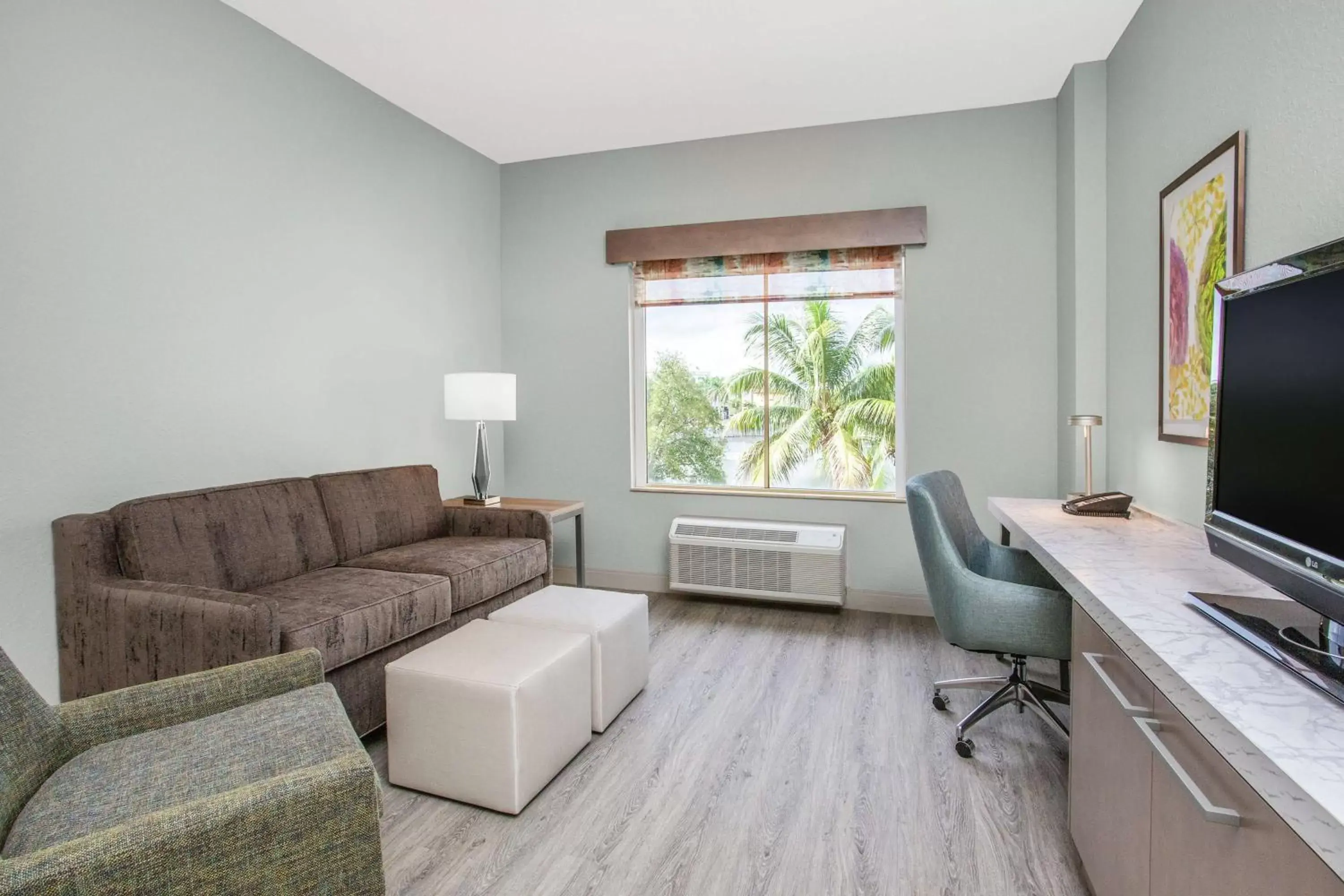 Bedroom, Seating Area in Hilton Garden Inn Palm Beach Gardens